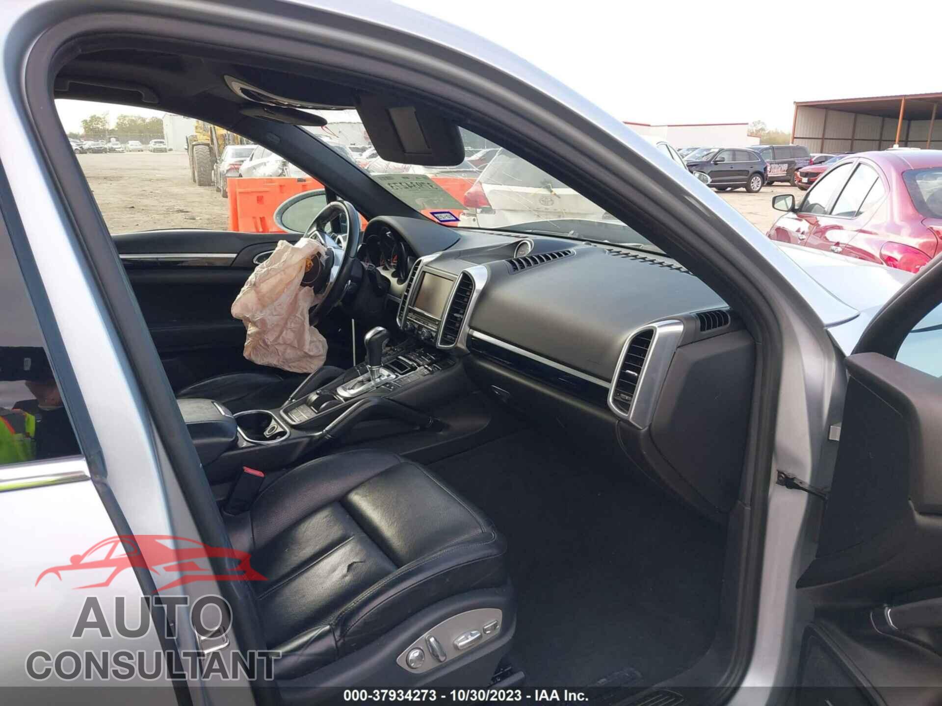 PORSCHE CAYENNE 2016 - WP1AA2A26GKA11322