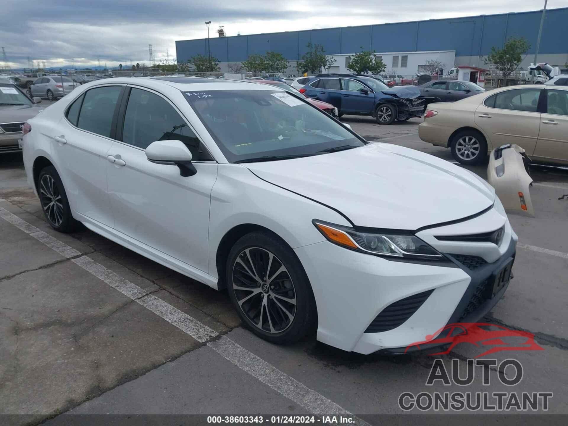 TOYOTA CAMRY 2018 - 4T1B11HK5JU137846