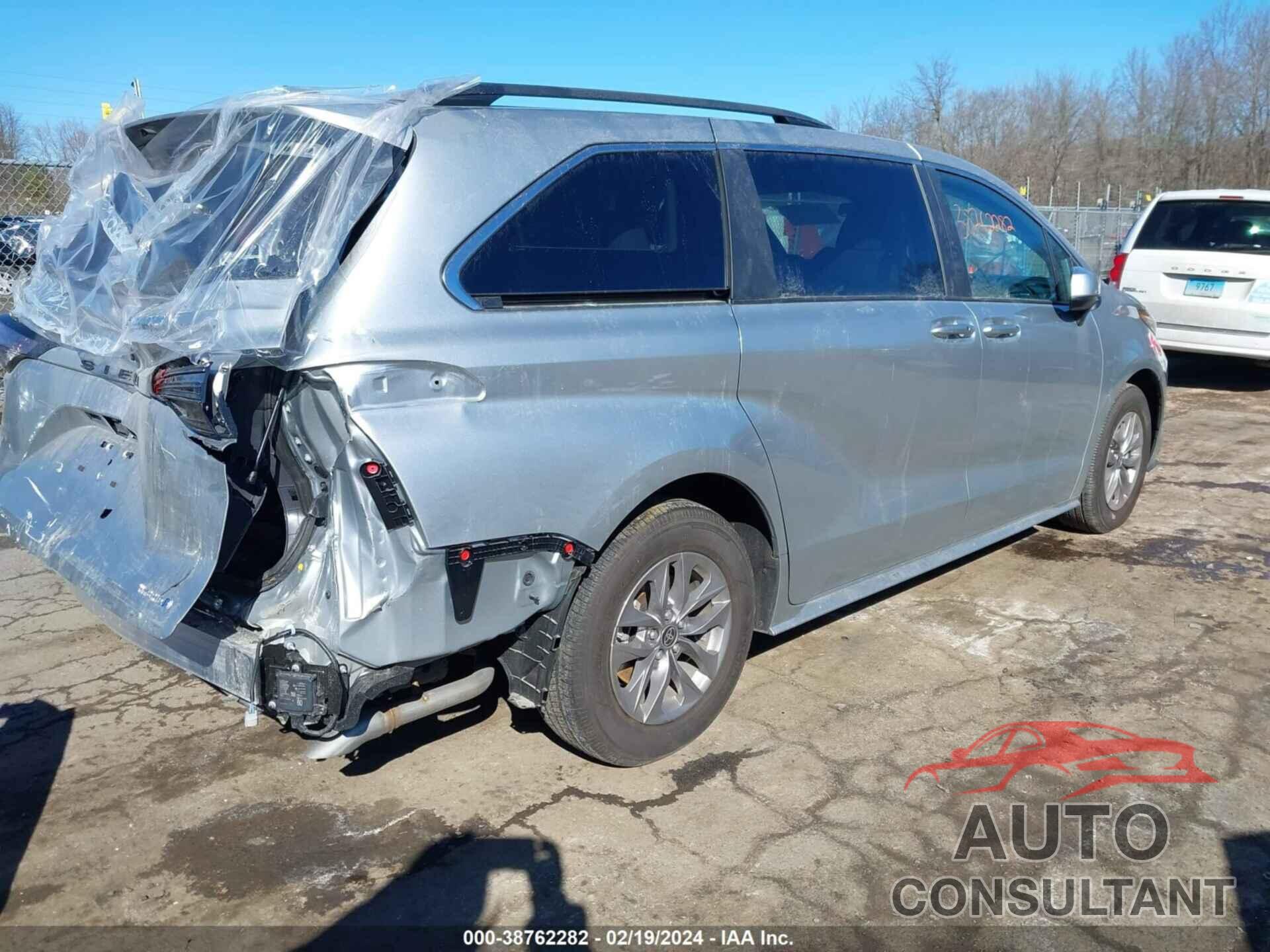 TOYOTA SIENNA 2023 - 5TDKRKEC8PS172751