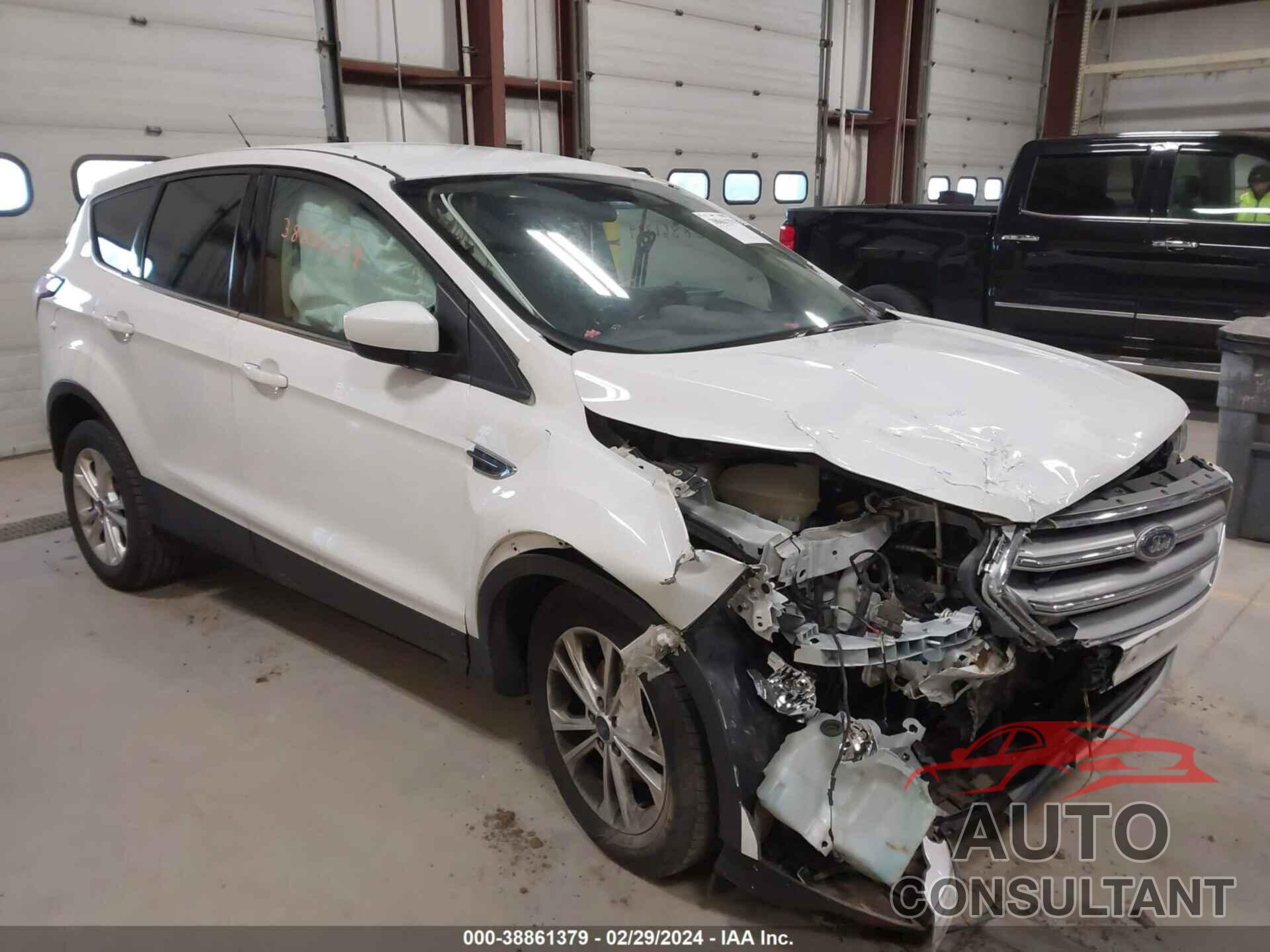 FORD ESCAPE 2017 - 1FMCU0GD5HUC99544