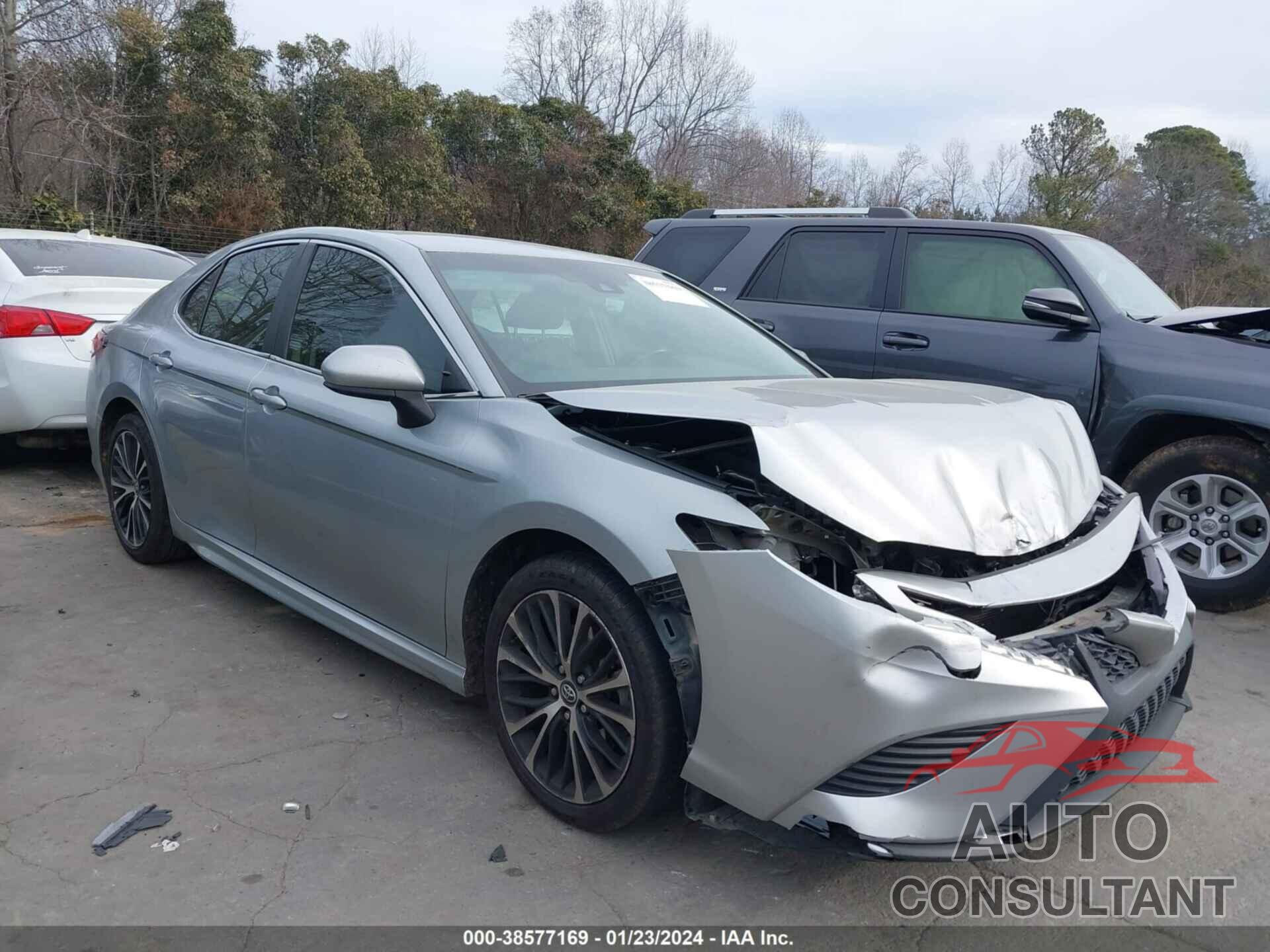 TOYOTA CAMRY 2018 - 4T1B11HK8JU115808