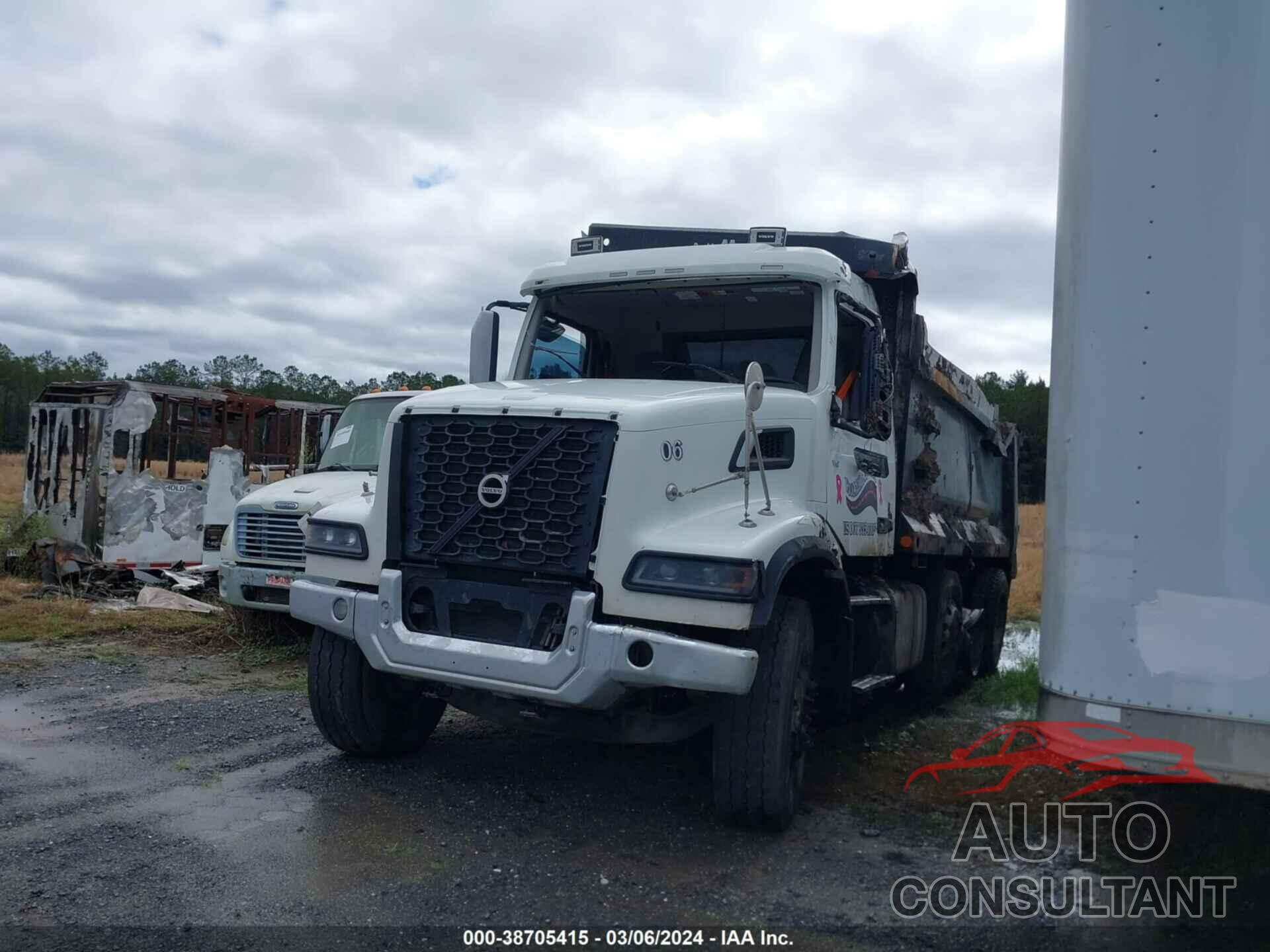 VOLVO VHD 2023 - 4V5KG9EH9PN604893