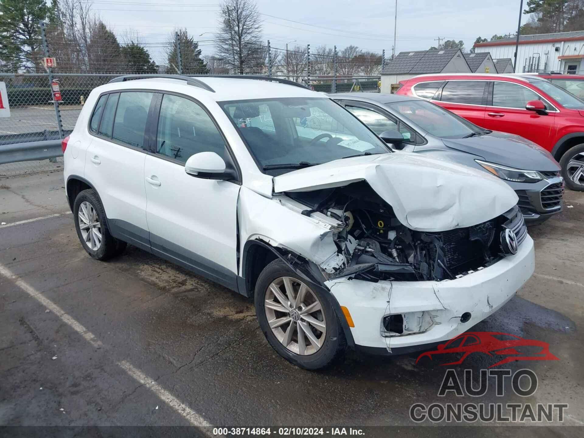 VOLKSWAGEN TIGUAN LIMITED 2018 - WVGBV7AXXJK001205