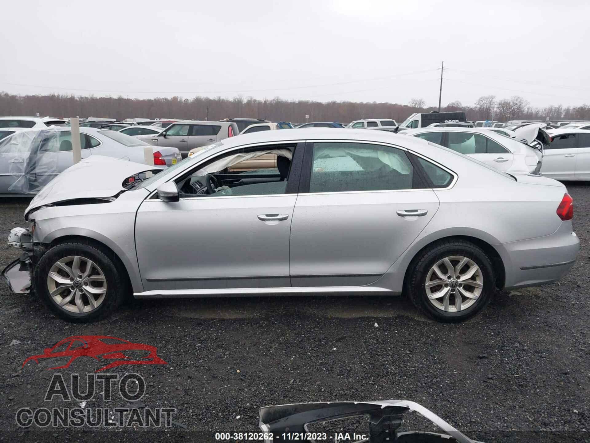 VOLKSWAGEN PASSAT 2017 - 1VWAT7A39HC056832