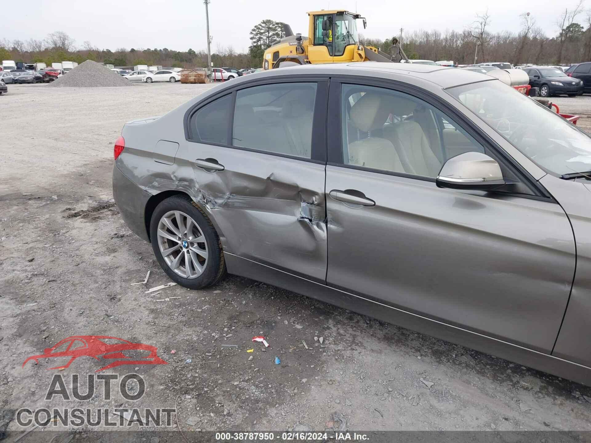 BMW 320I 2016 - WBA8E5G50GNU20564