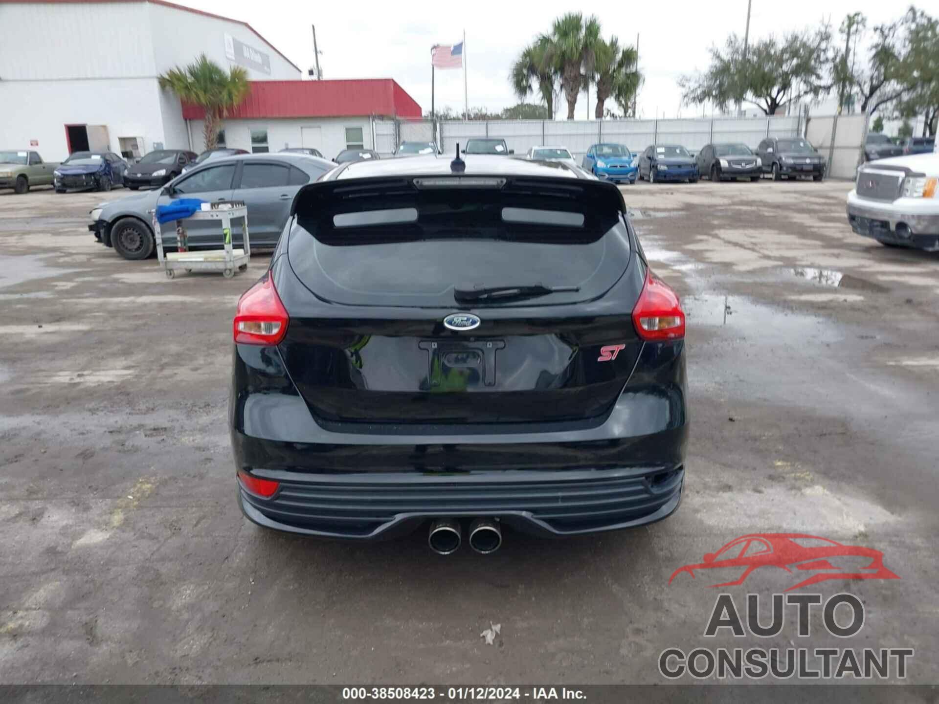 FORD FOCUS 2017 - 1FADP3L95HL327390