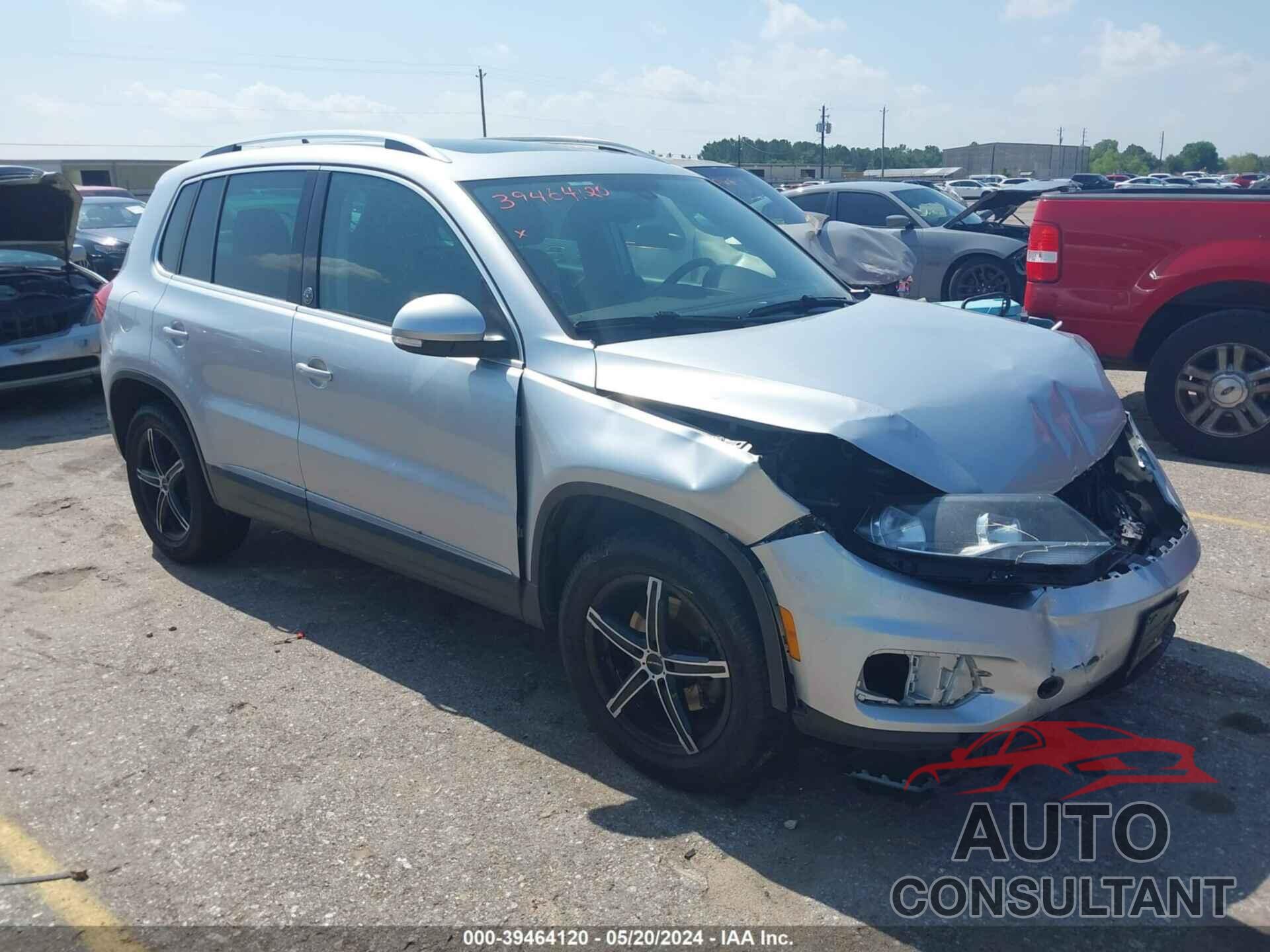 VOLKSWAGEN TIGUAN 2017 - WVGSV7AX8HK019213