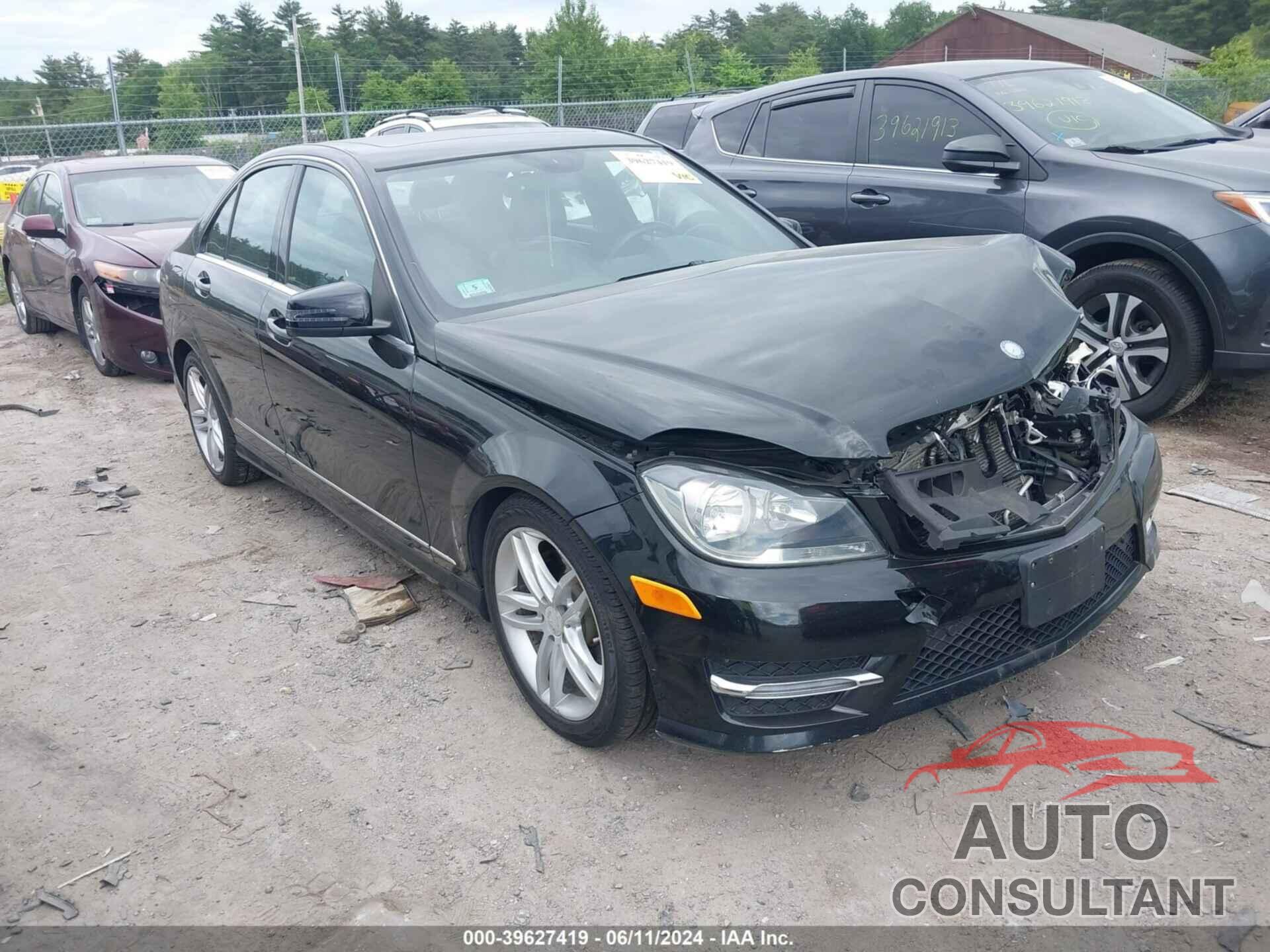 MERCEDES-BENZ C 300 2013 - WDDGF8AB9DR285378