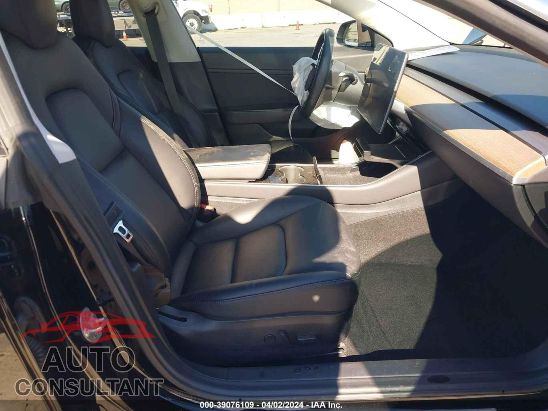 TESLA MODEL 3 2019 - 5YJ3E1EB8KF197180