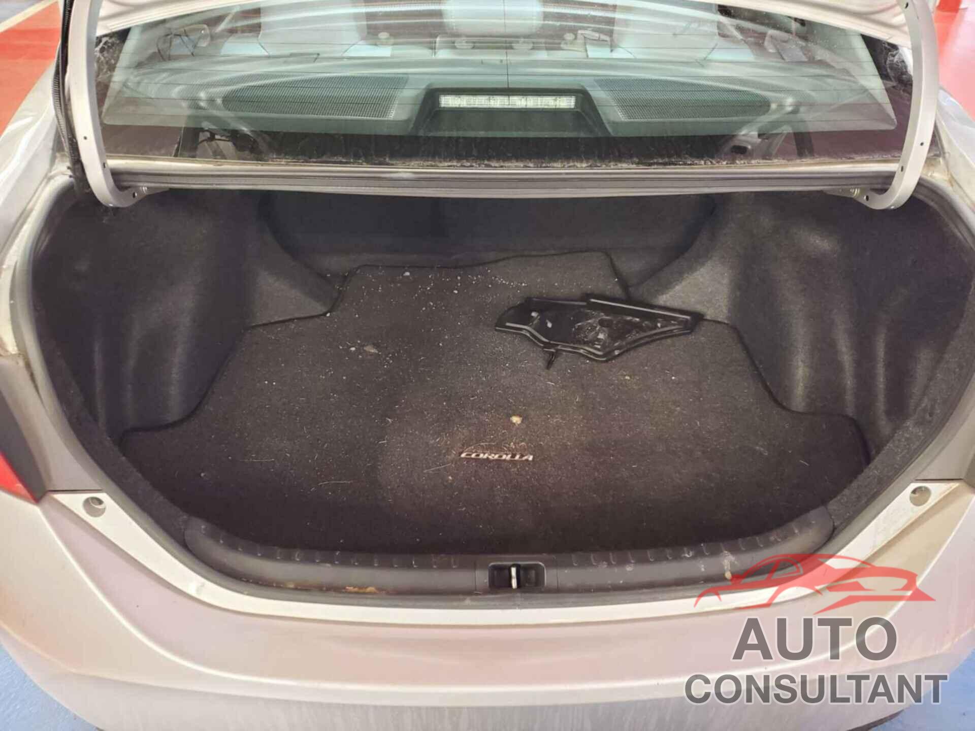 TOYOTA COROLLA 2018 - 2T1BURHE8JC093861
