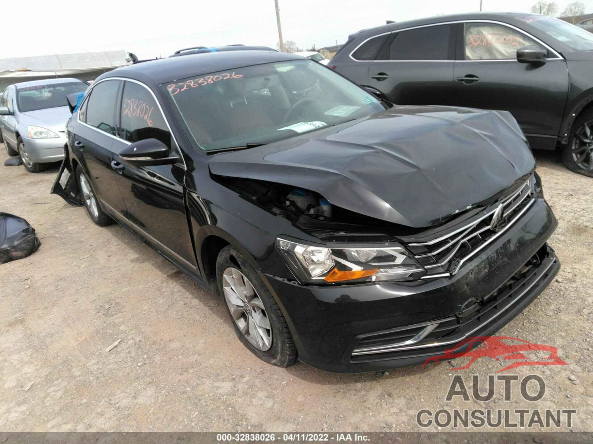 VOLKSWAGEN PASSAT 2017 - 1VWAT7A36HC065973