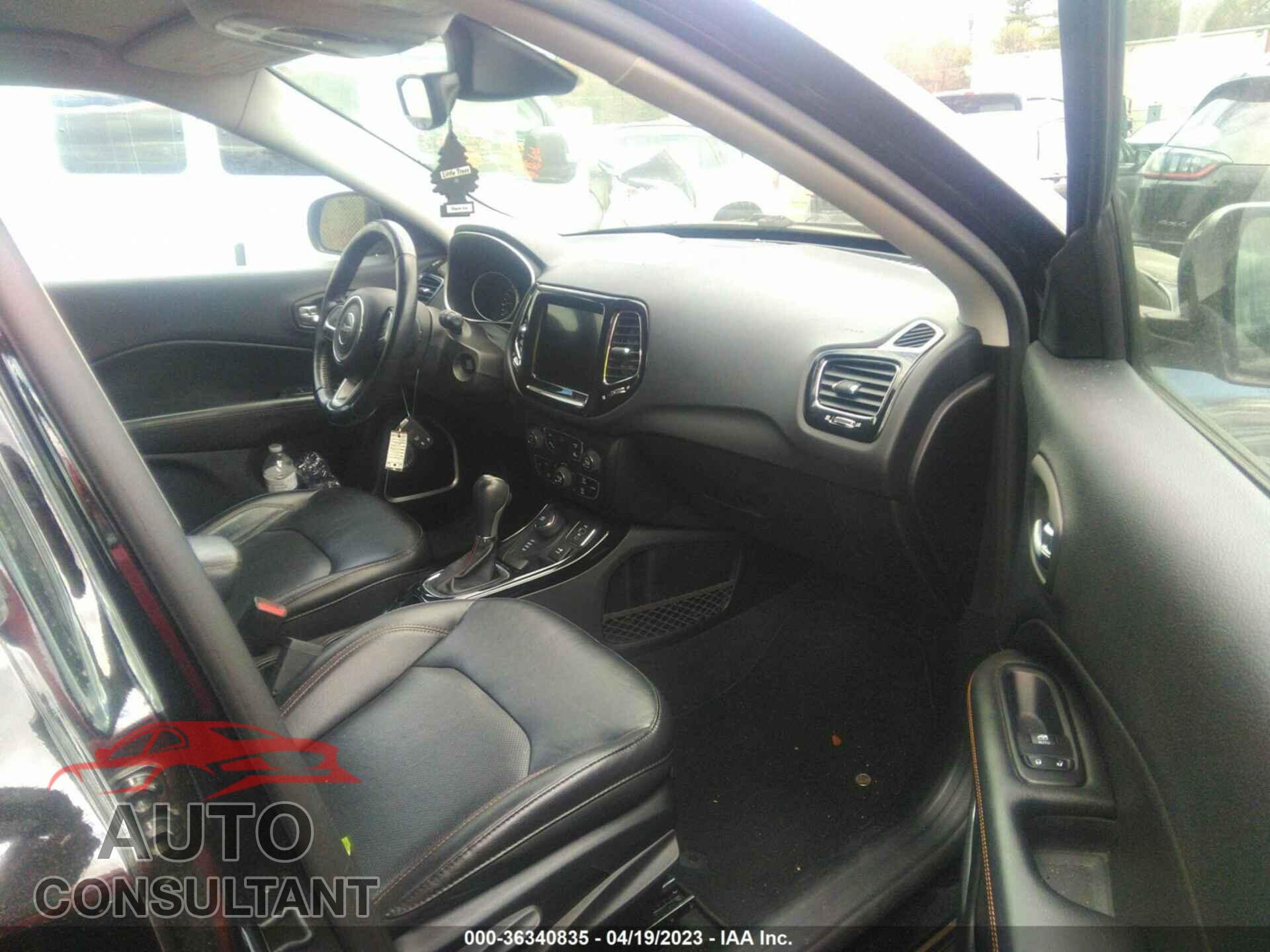 JEEP COMPASS 2018 - 3C4NJDCBXJT333625