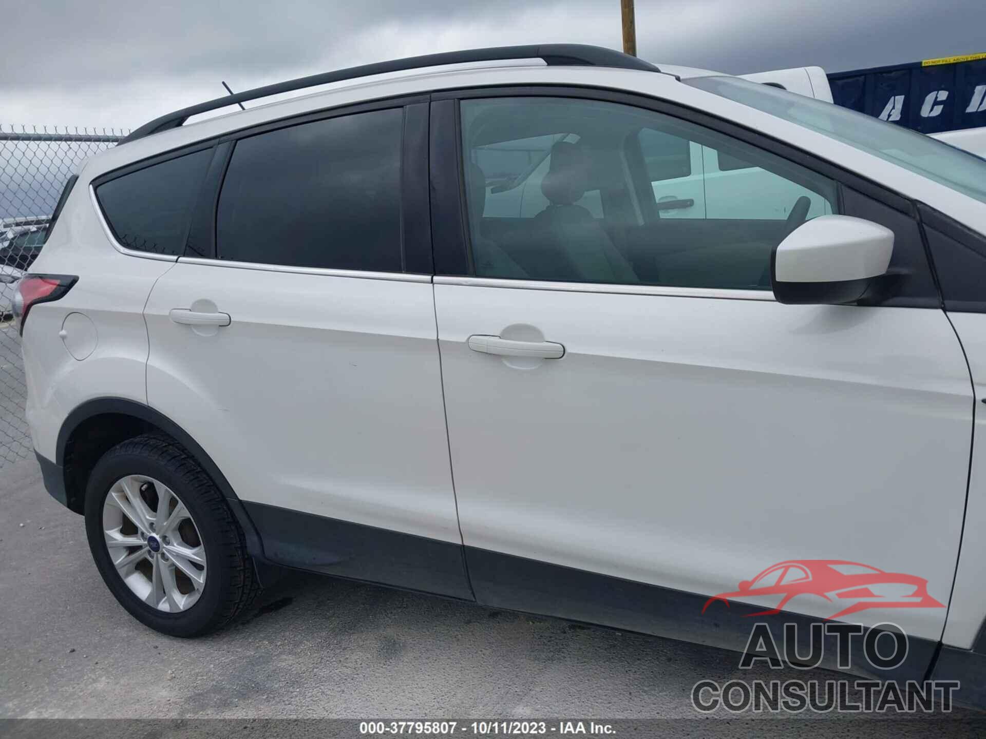 FORD ESCAPE 2018 - 1FMCU0GD7JUA63726