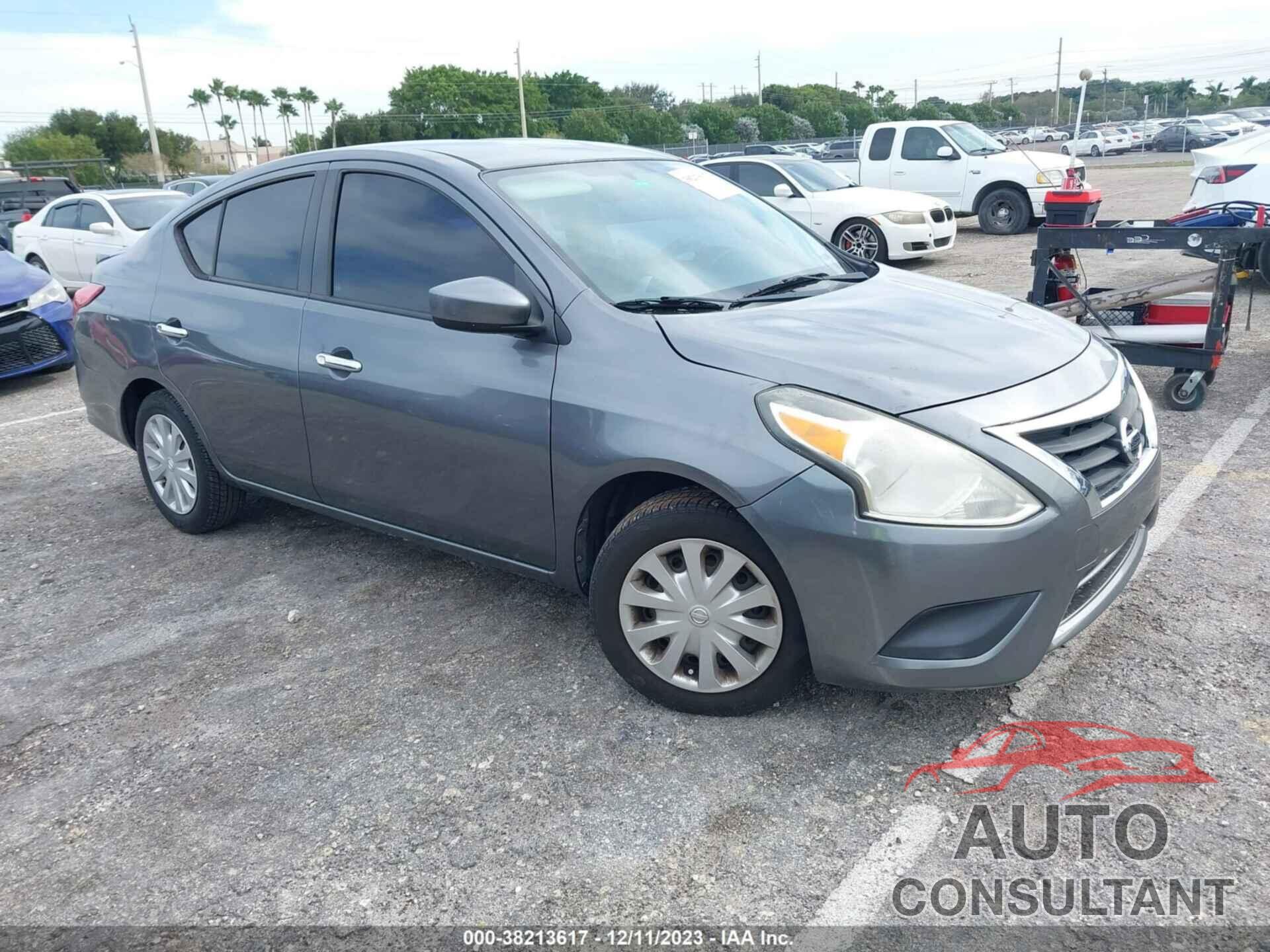 NISSAN VERSA 2018 - 3N1CN7AP7JL877742