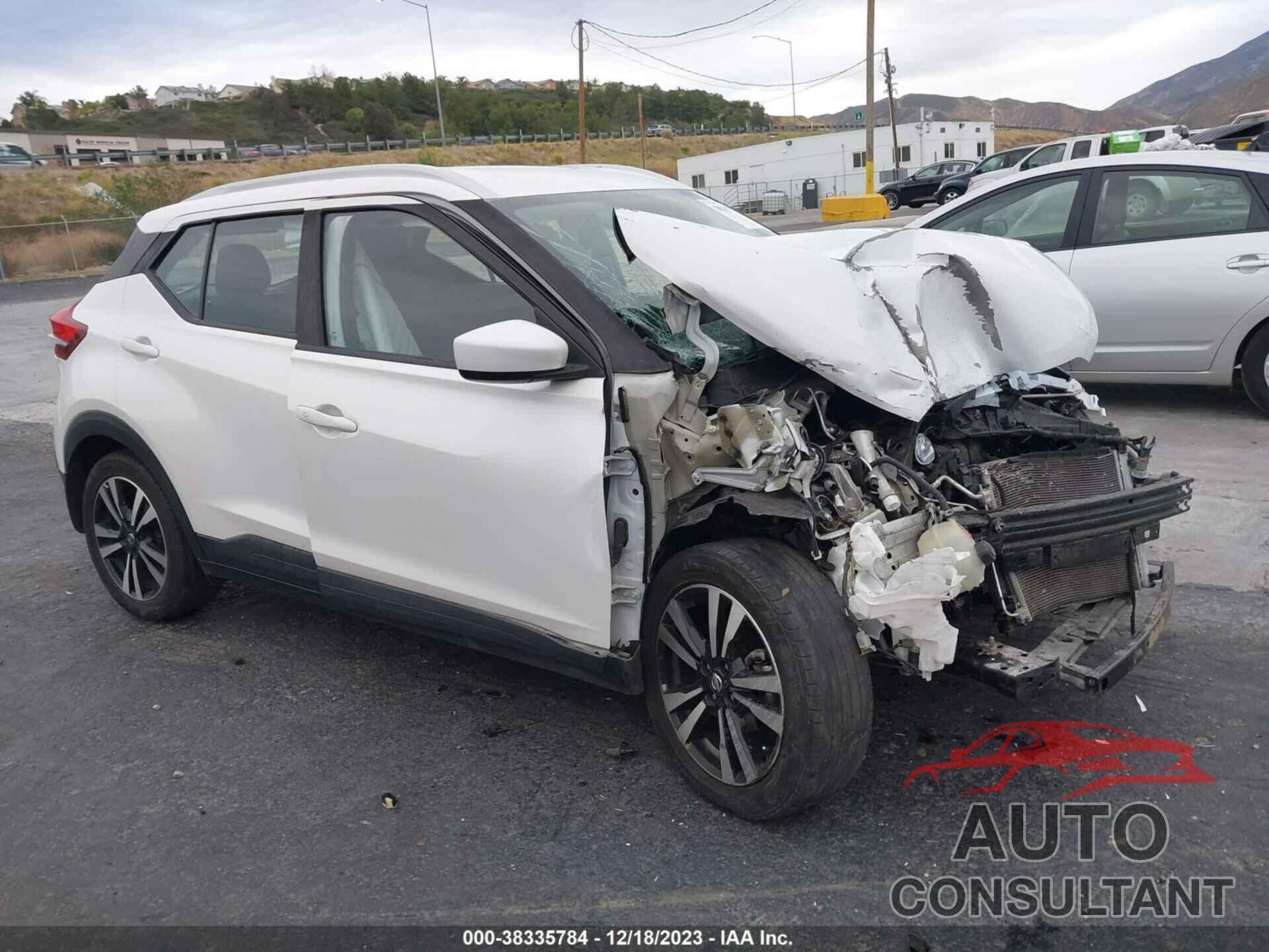 NISSAN KICKS 2018 - 3N1CP5CU8JL511855