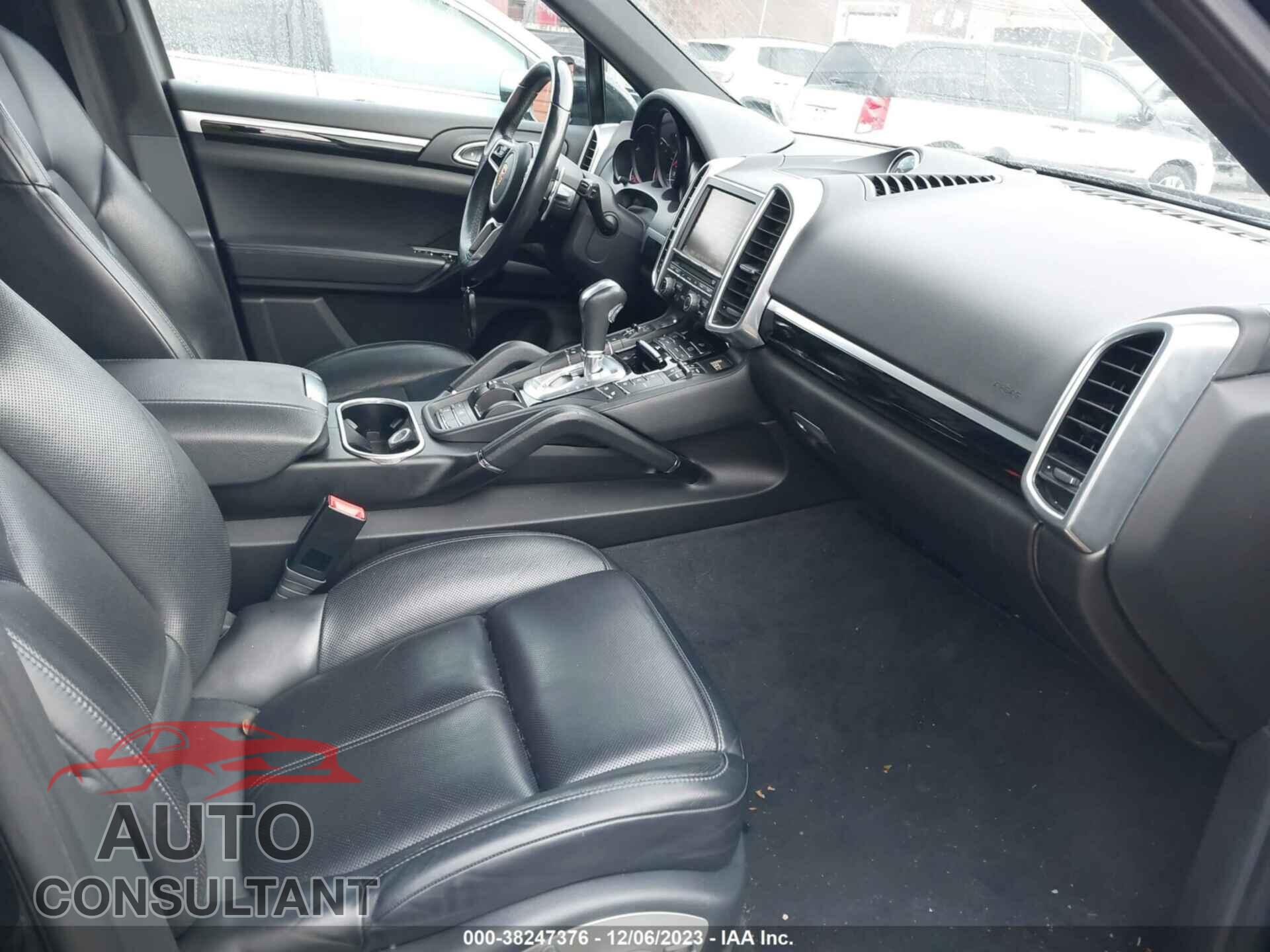 PORSCHE CAYENNE 2016 - WP1AA2A28GLA02387