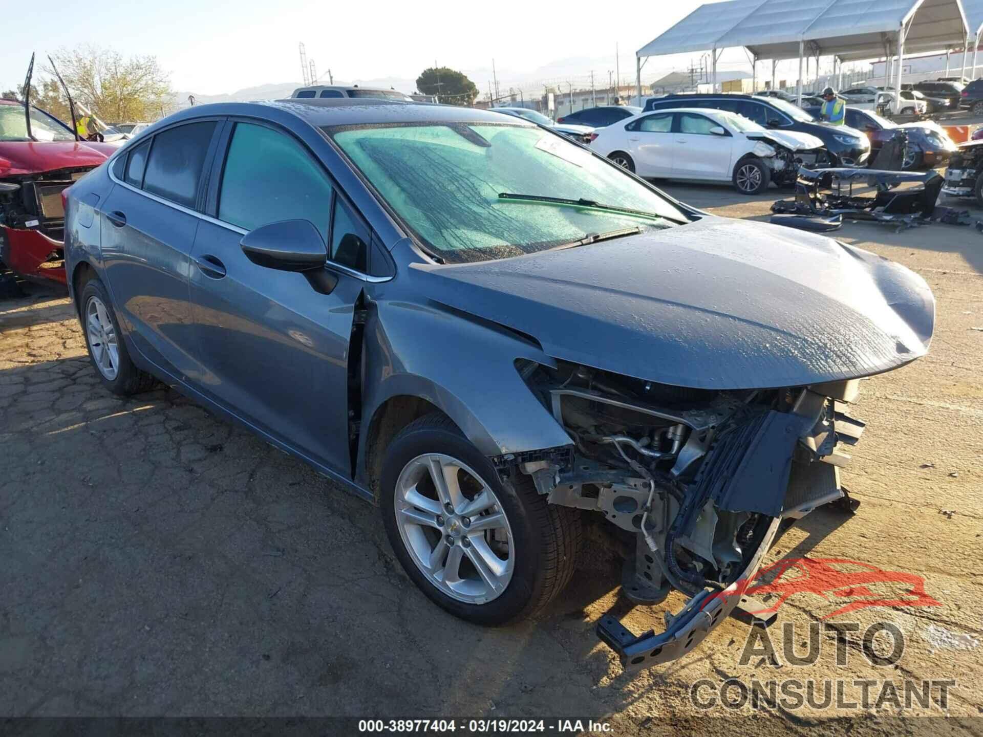 CHEVROLET CRUZE 2018 - 1G1BE5SM2J7174497