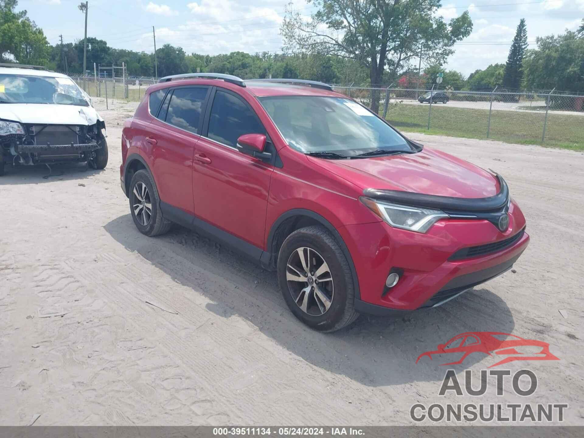 TOYOTA RAV4 2017 - JTMWFREV1HJ148245