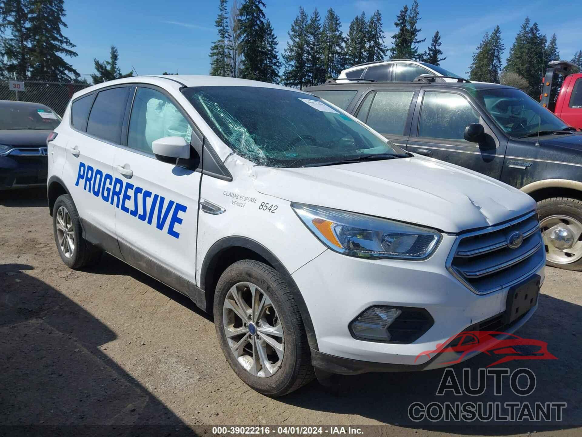 FORD ESCAPE 2017 - 1FMCU0GD0HUC68542