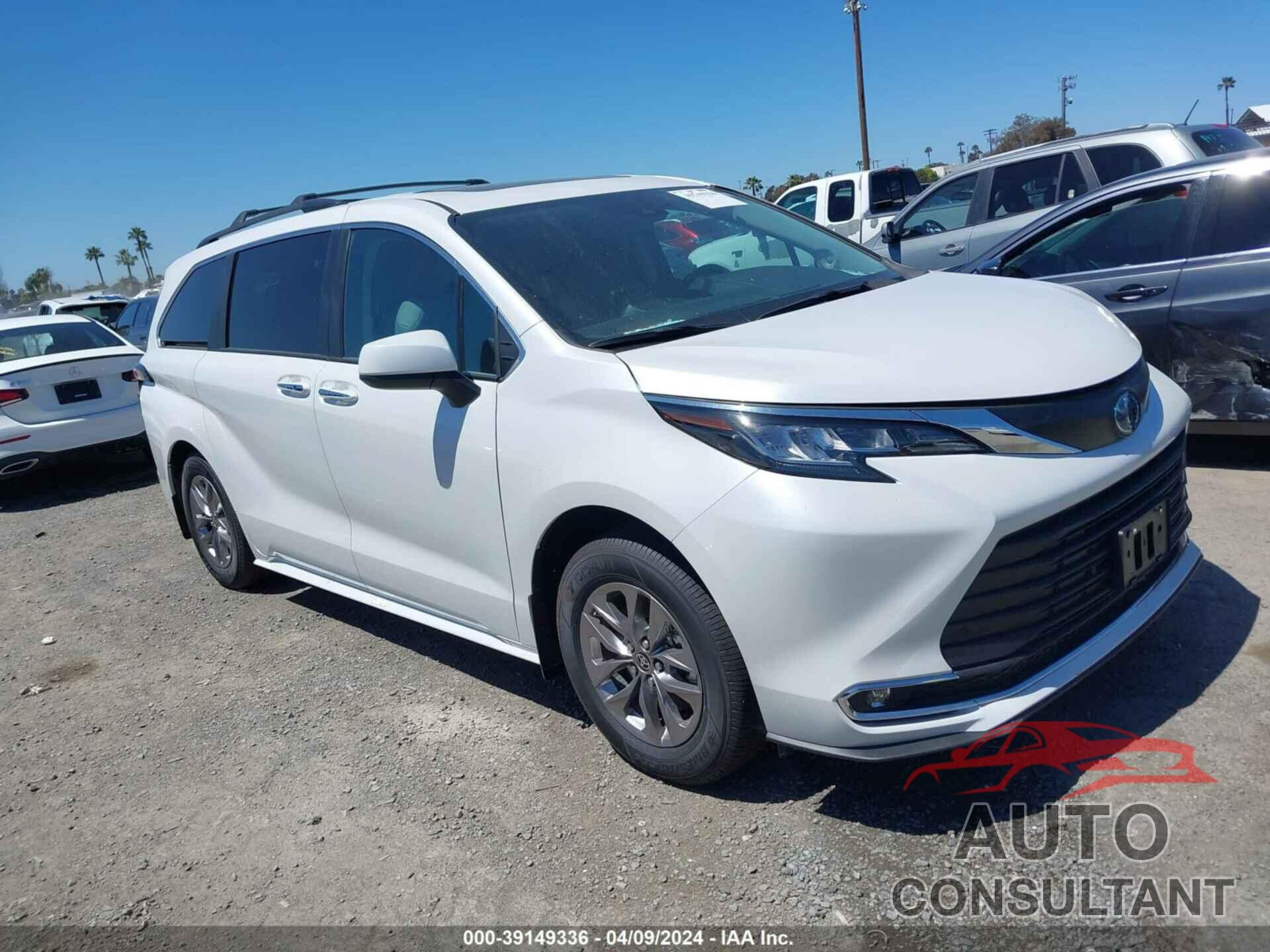 TOYOTA SIENNA 2023 - 5TDJRKEC2PS175348