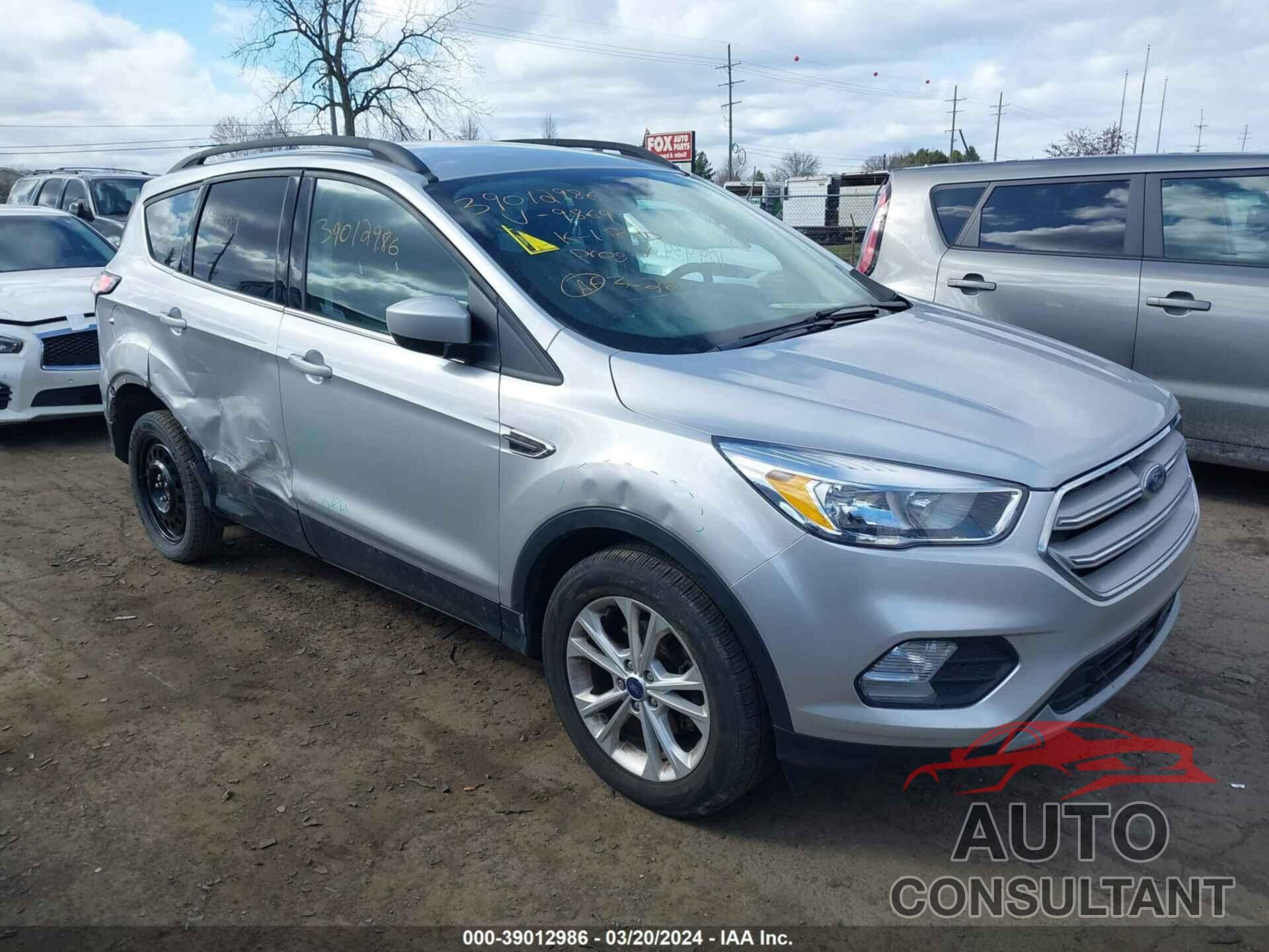 FORD ESCAPE 2018 - 1FMCU0GD5JUB59869