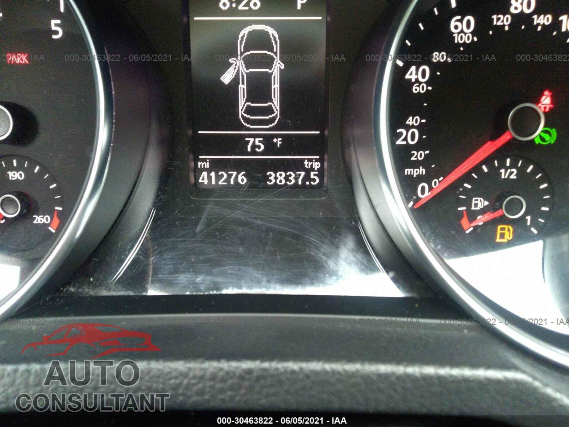 VOLKSWAGEN PASSAT 2017 - 1VWAT7A38HC078076