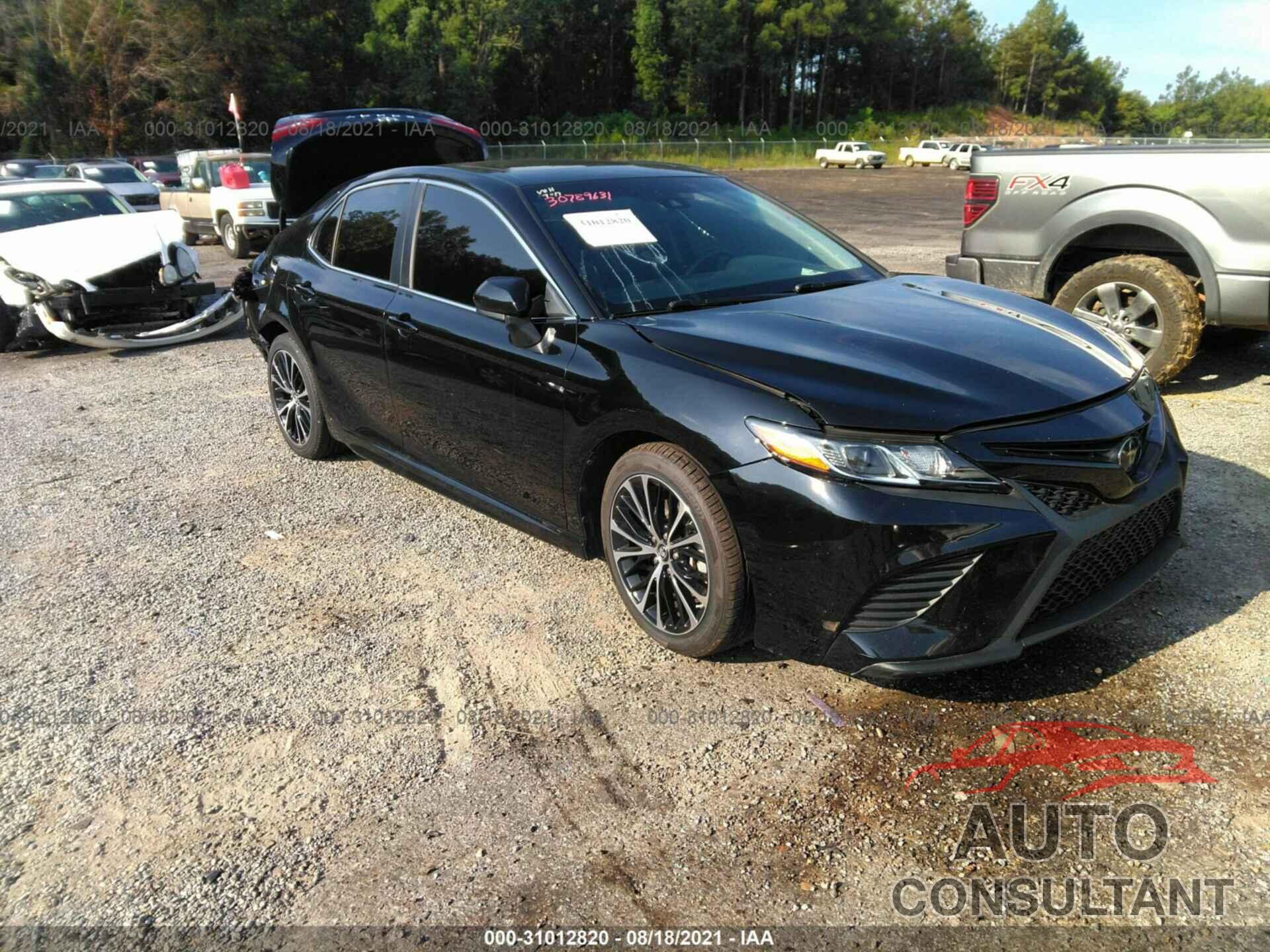 TOYOTA CAMRY 2018 - 4T1B11HK7JU064835
