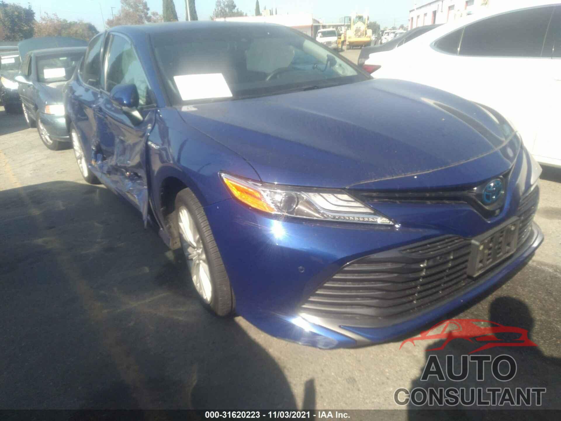 TOYOTA CAMRY 2018 - 4T1B21HK3JU501985