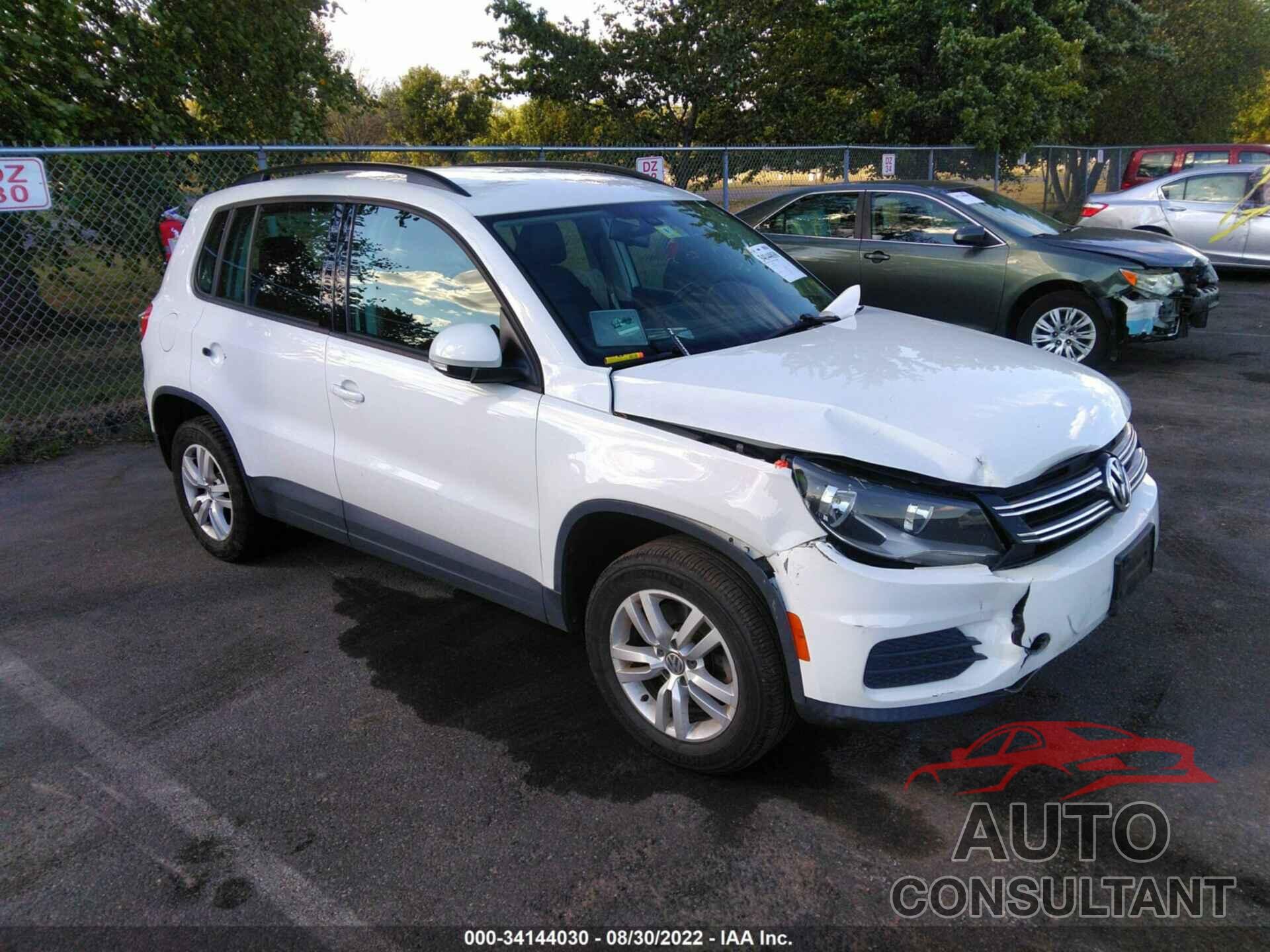 VOLKSWAGEN TIGUAN 2016 - WVGAV7AX5GW028468