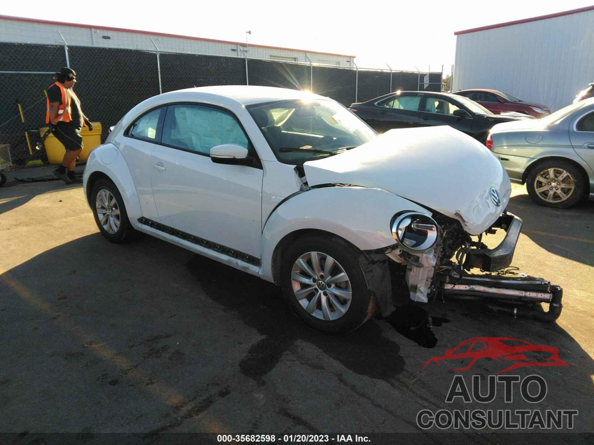 VOLKSWAGEN BEETLE 2019 - 3VWFD7AT6KM712607