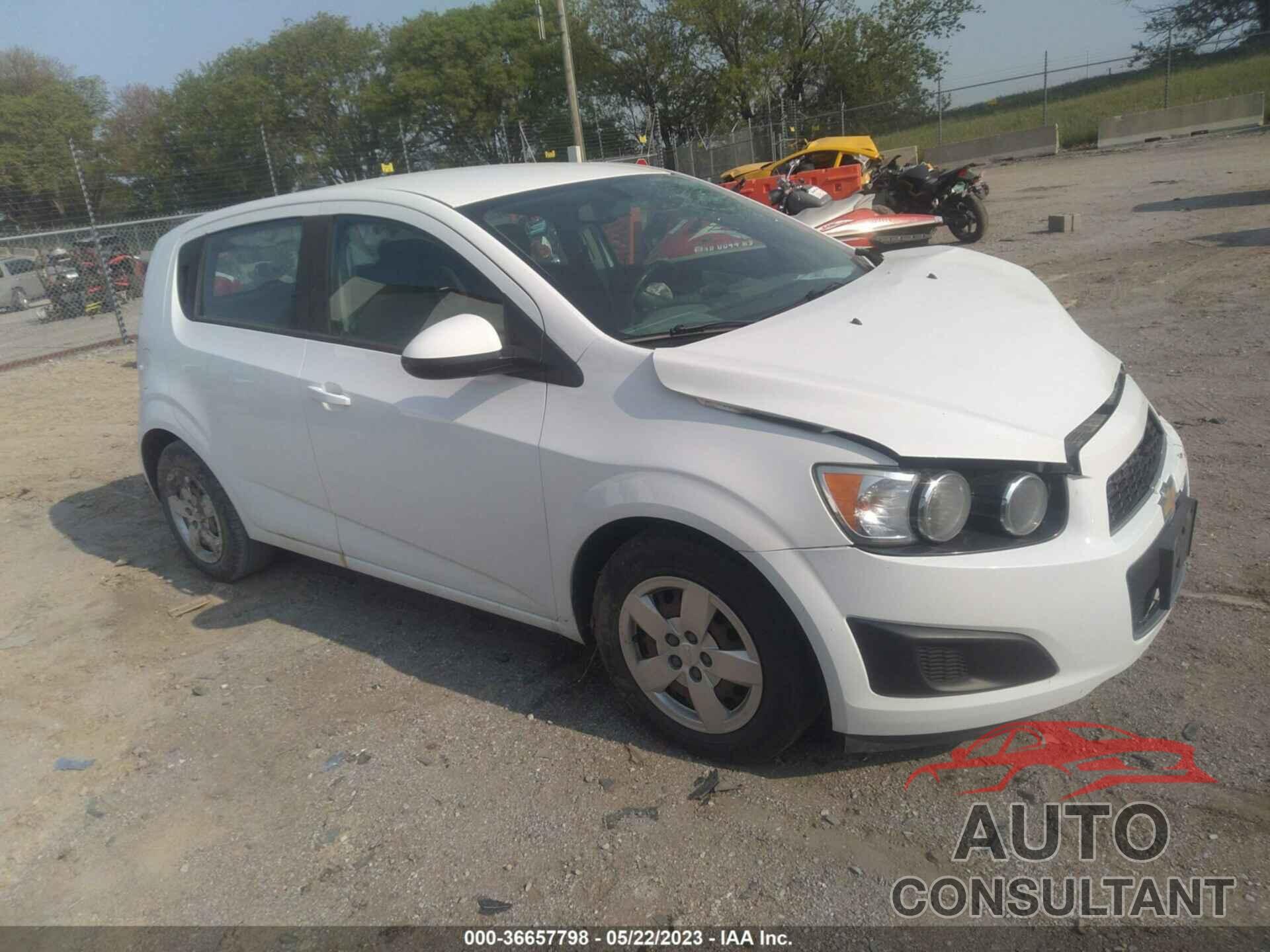 CHEVROLET SONIC 2015 - 1G1JA6SH0F4206811