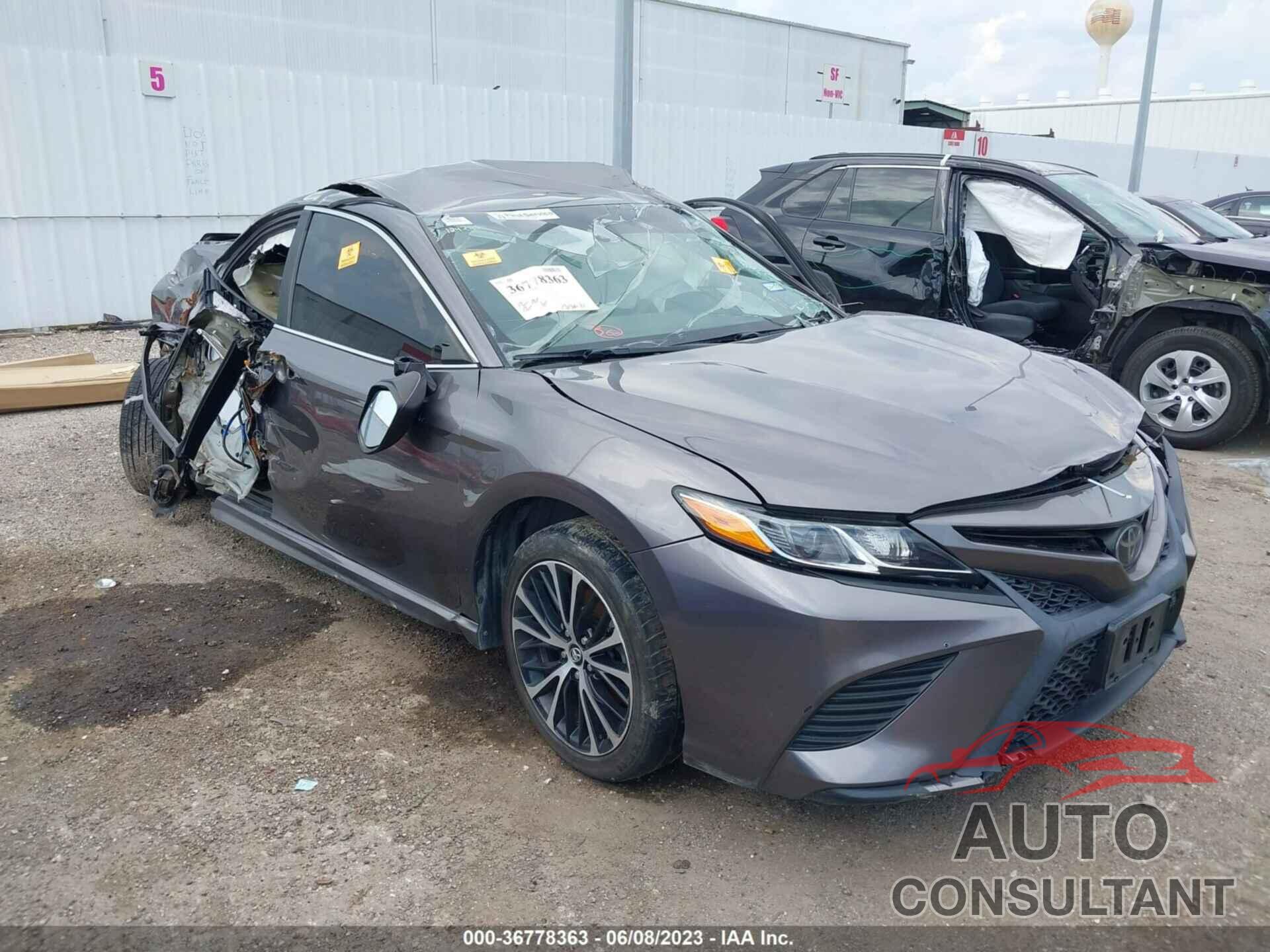 TOYOTA CAMRY 2018 - 4T1B11HK7JU062812