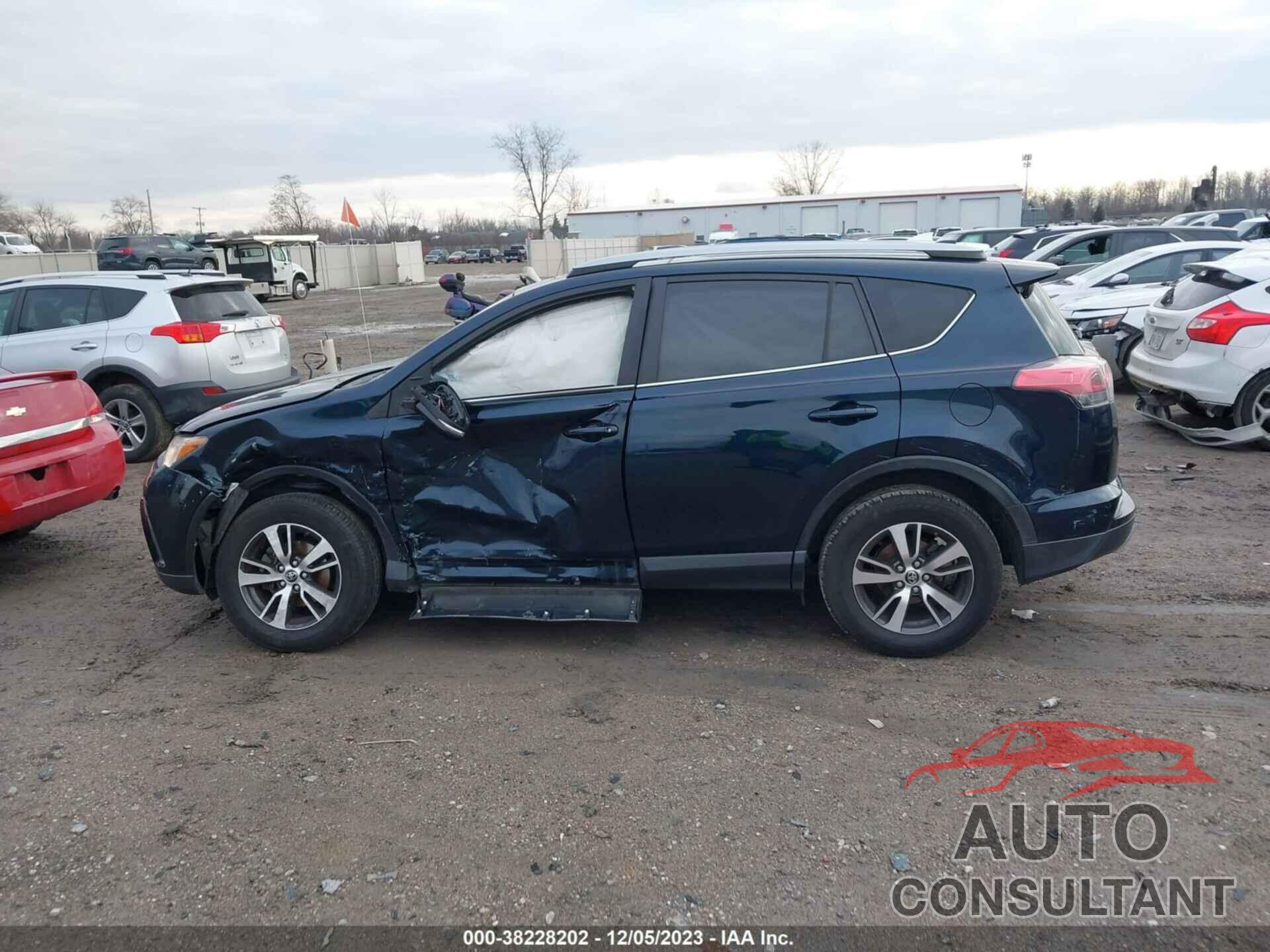 TOYOTA RAV4 2018 - JTMWFREV3JJ166655