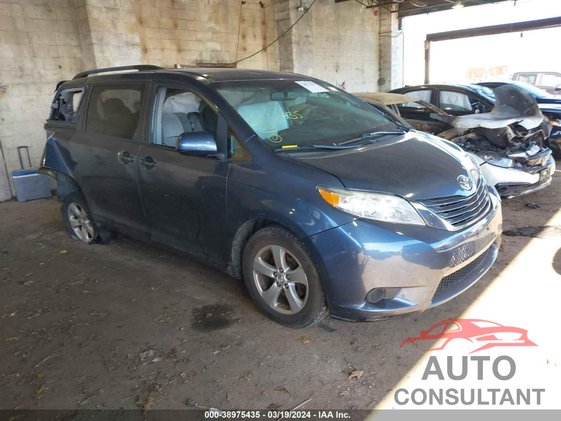 TOYOTA SIENNA 2017 - 5TDKZ3DC1HS822223