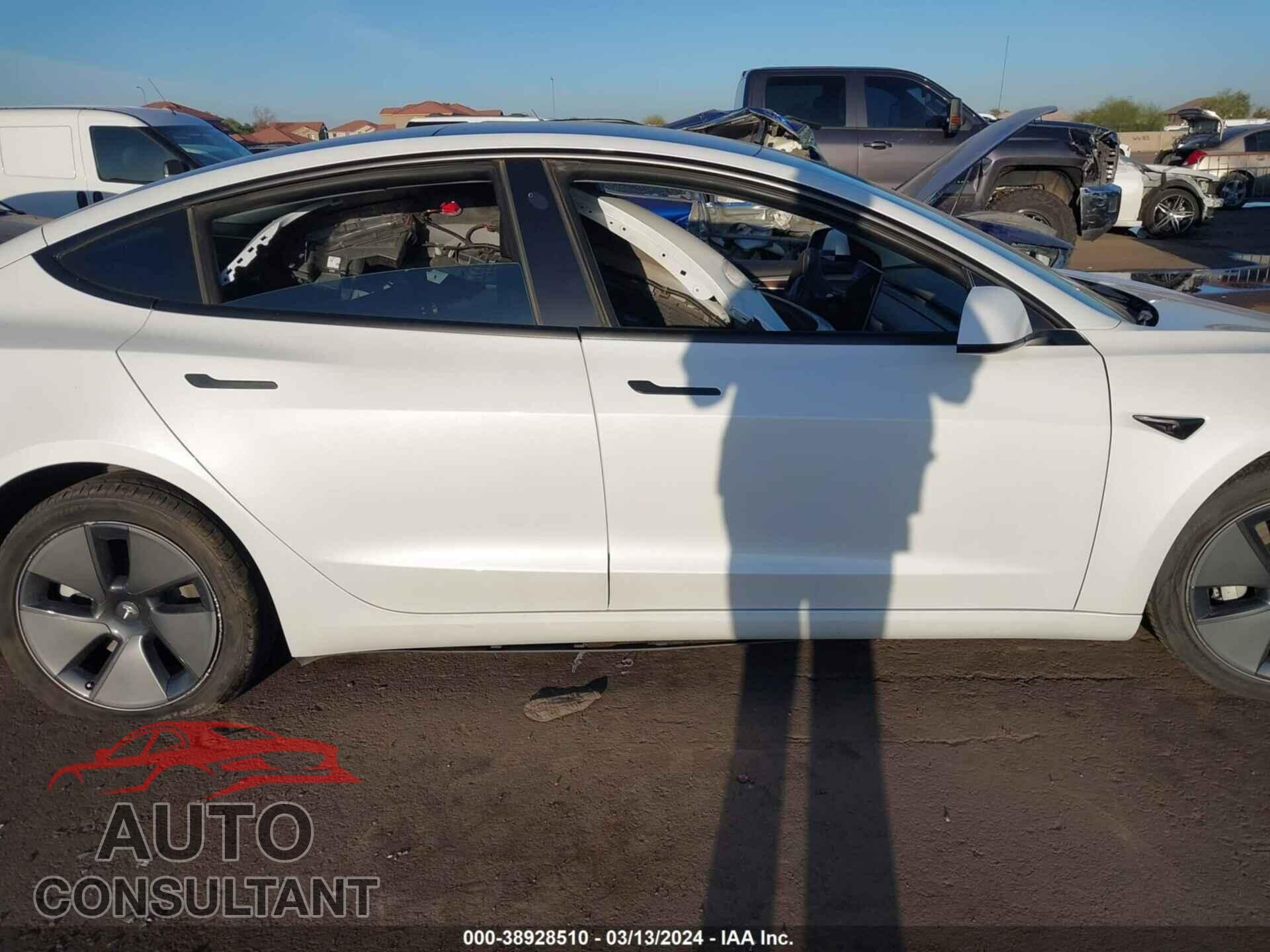 TESLA MODEL 3 2022 - 5YJ3E1EB2NF135360