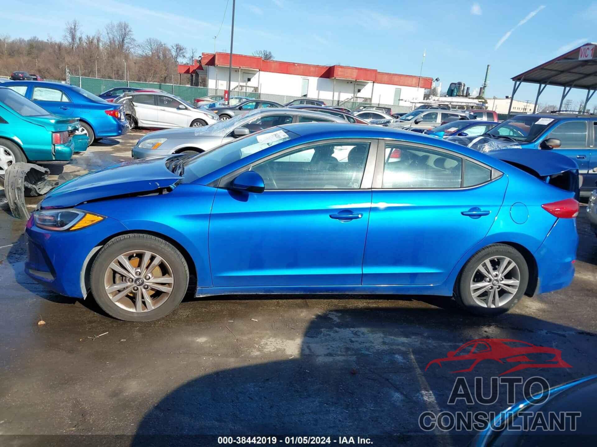 HYUNDAI ELANTRA 2017 - KMHD84LF4HU224602