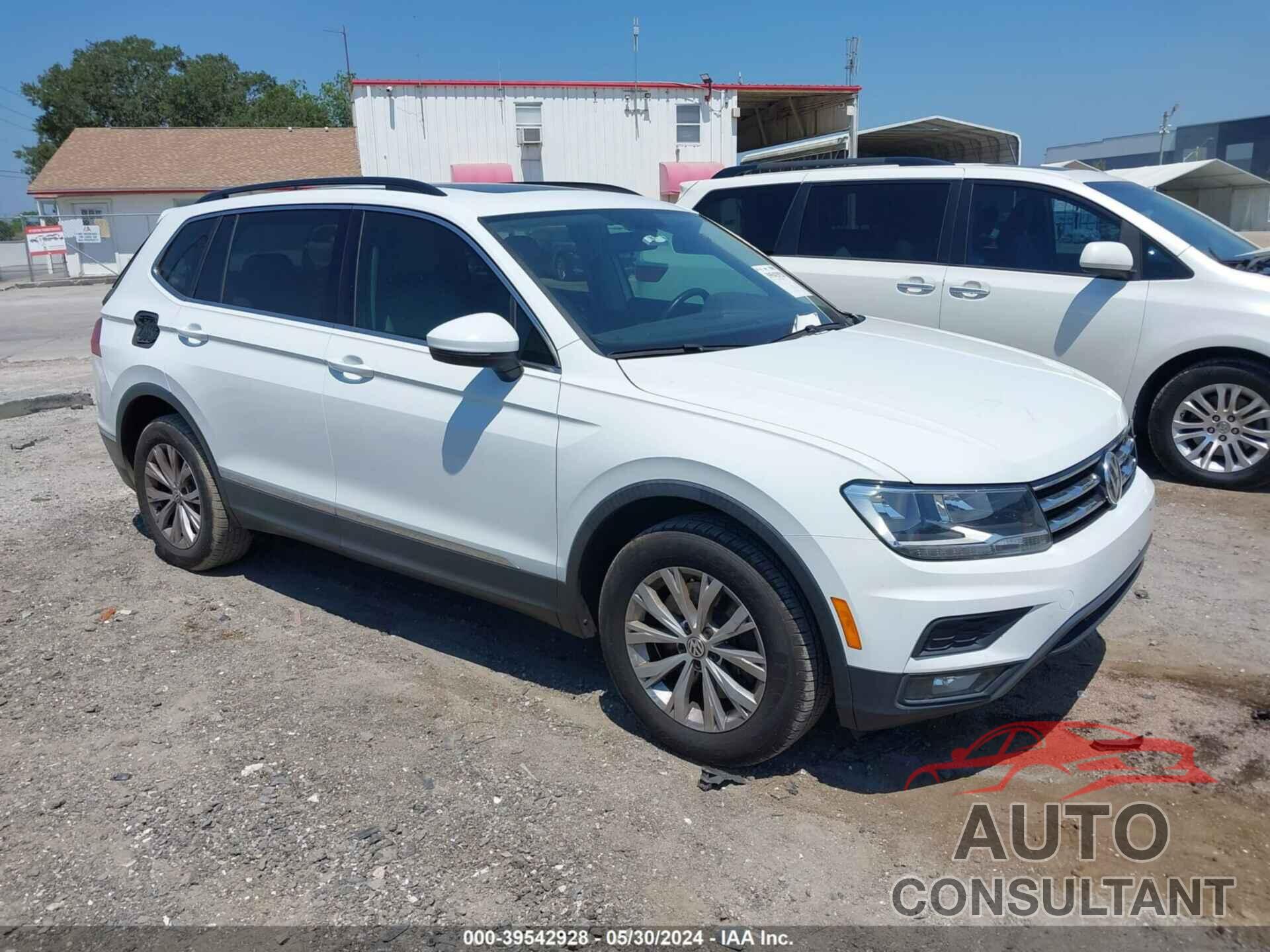 VOLKSWAGEN TIGUAN 2018 - 3VV3B7AX0JM039294