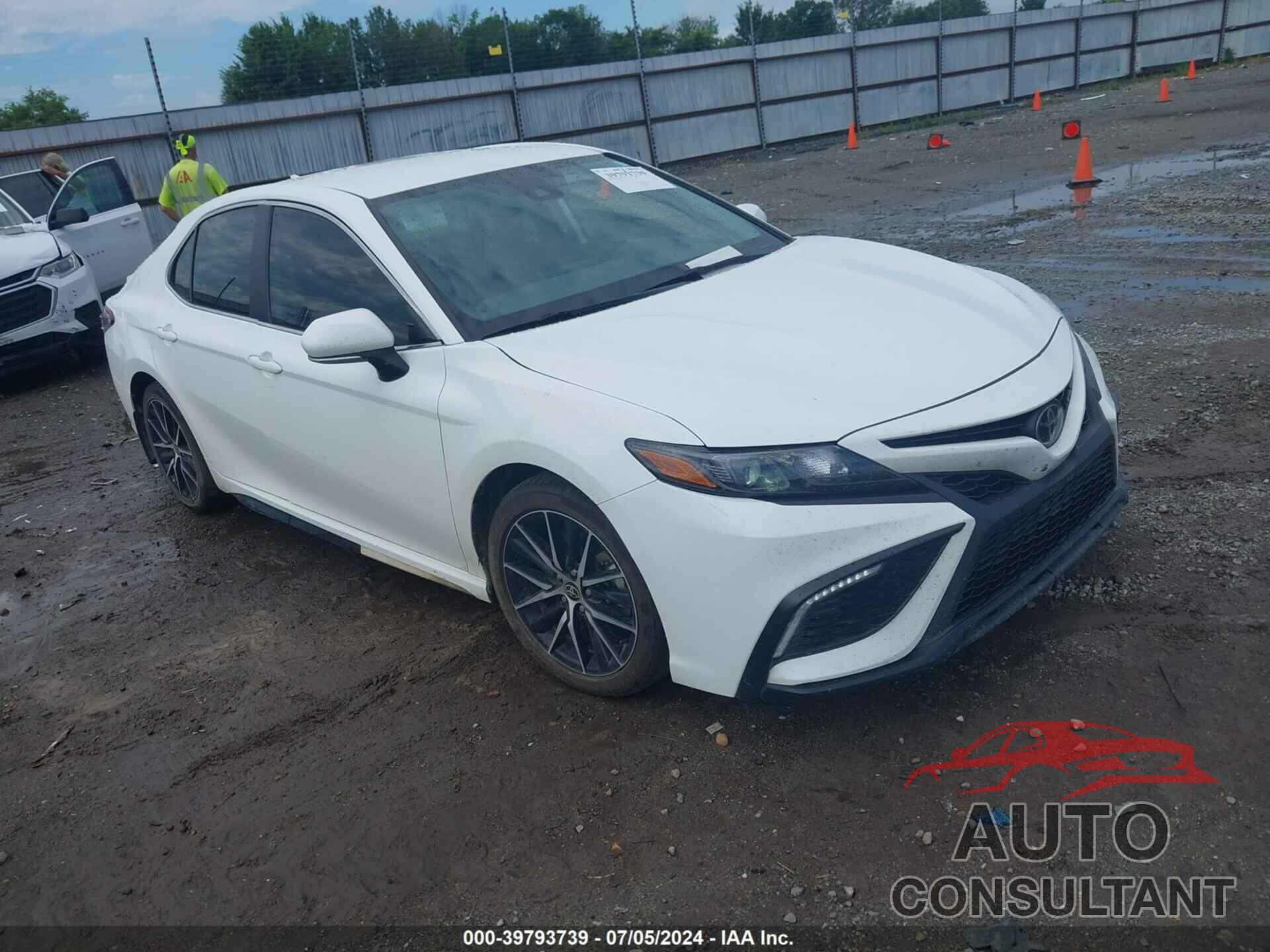 TOYOTA CAMRY 2022 - 4T1G11AK8NU047242