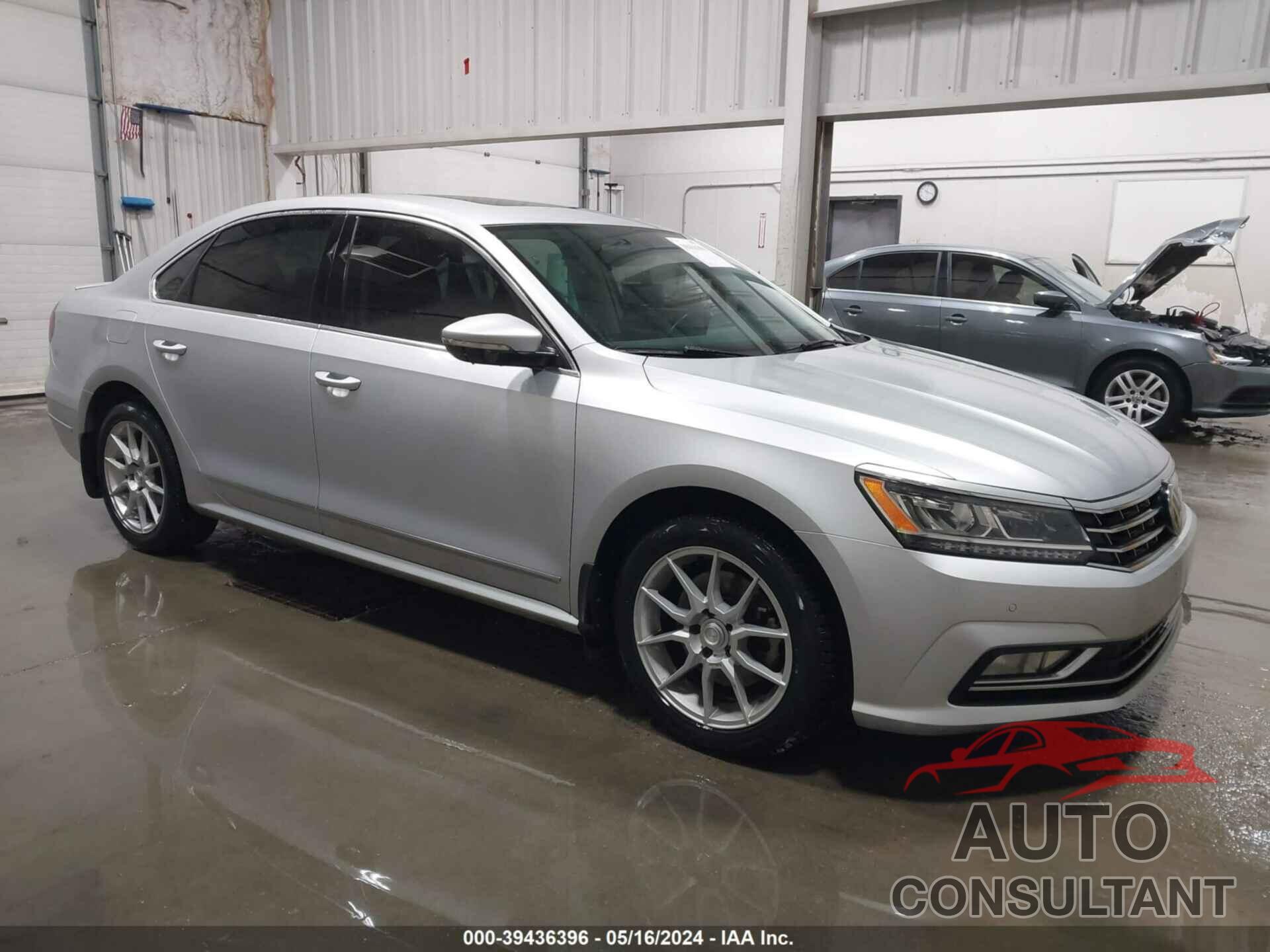 VOLKSWAGEN PASSAT 2017 - 1VWGT7A35HC057504