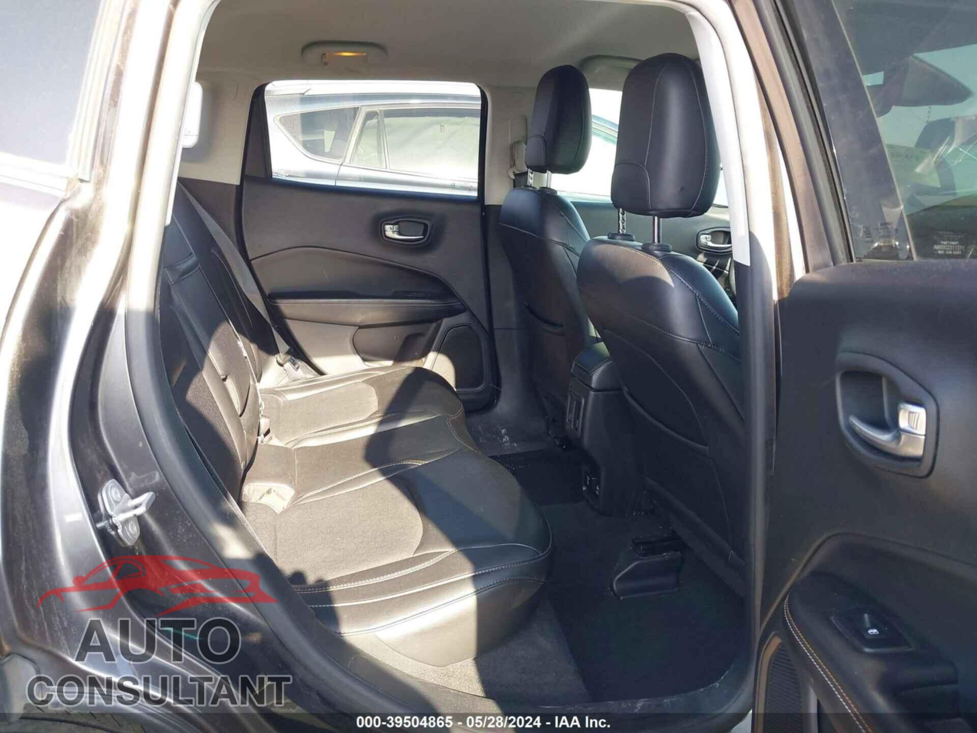 JEEP COMPASS 2018 - 3C4NJCBB1JT303117