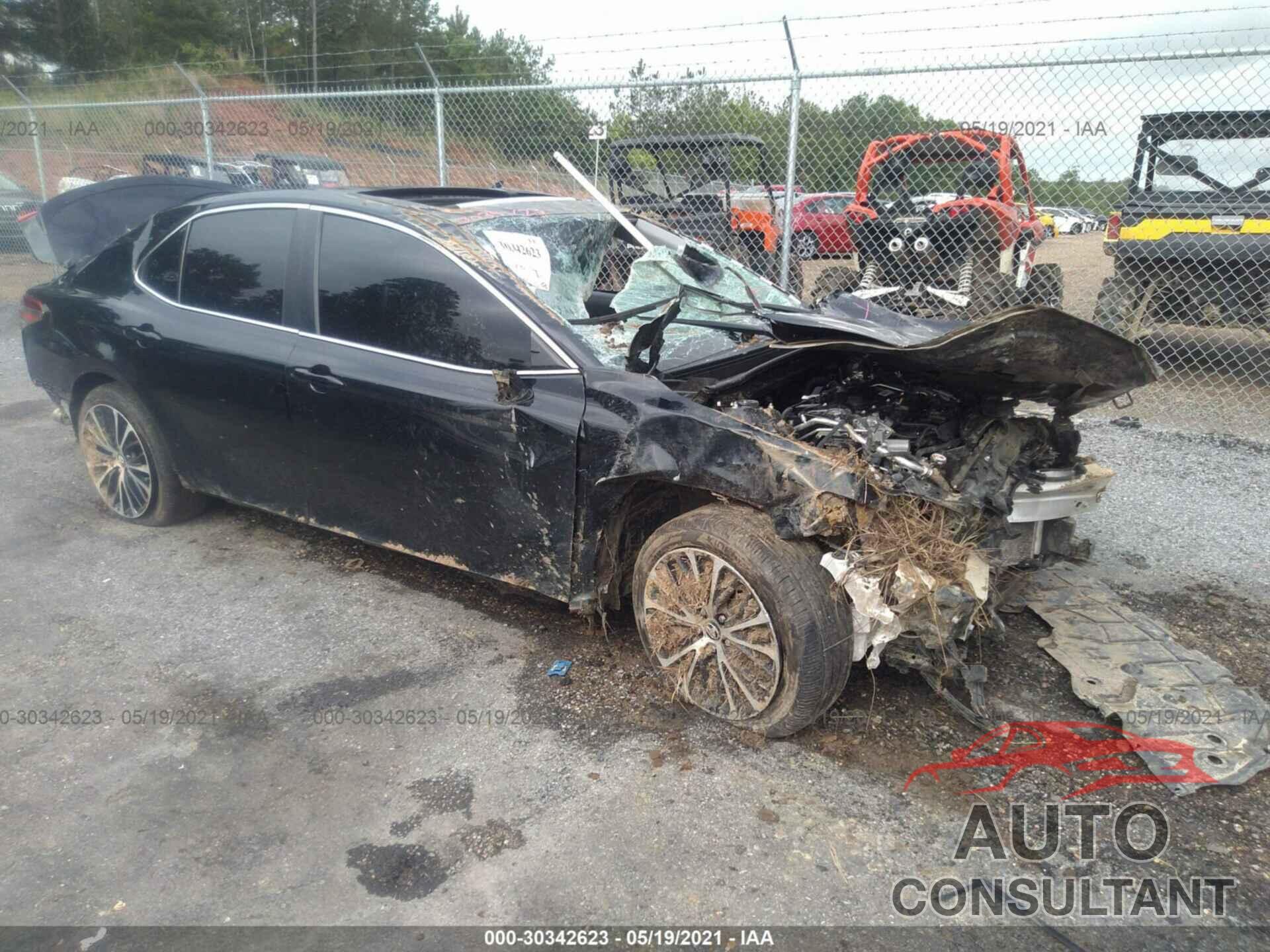 TOYOTA CAMRY 2018 - 4T1B11HK8JU147108
