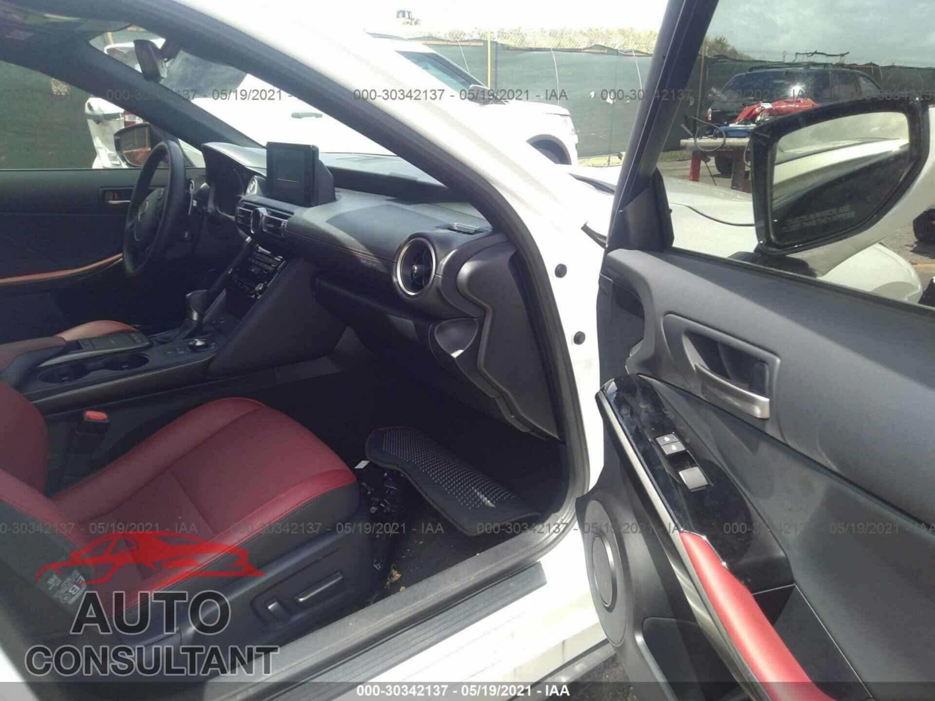 LEXUS IS 2021 - JTHCA1D22M5111054