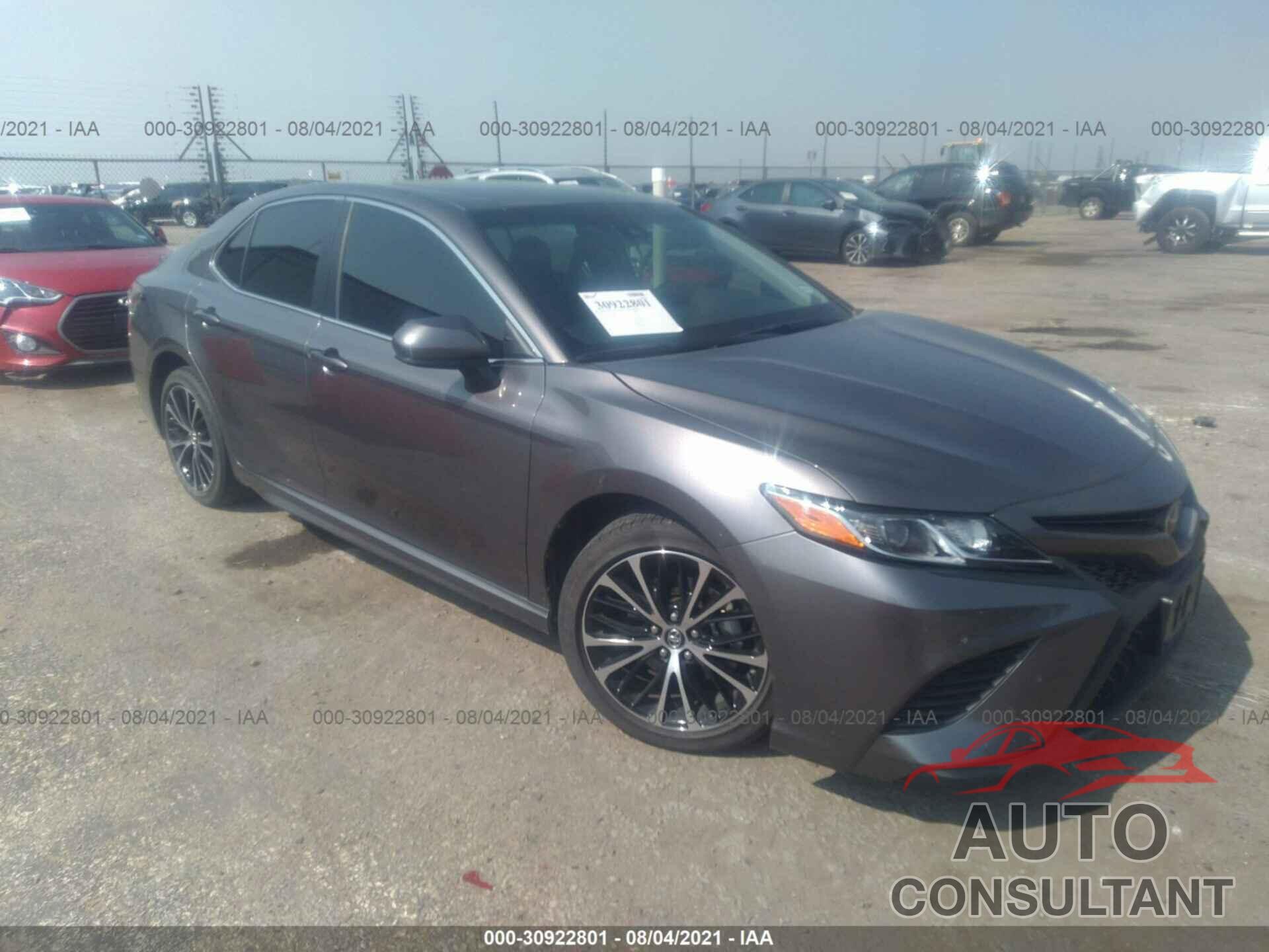 TOYOTA CAMRY 2018 - 4T1B11HK2JU500345