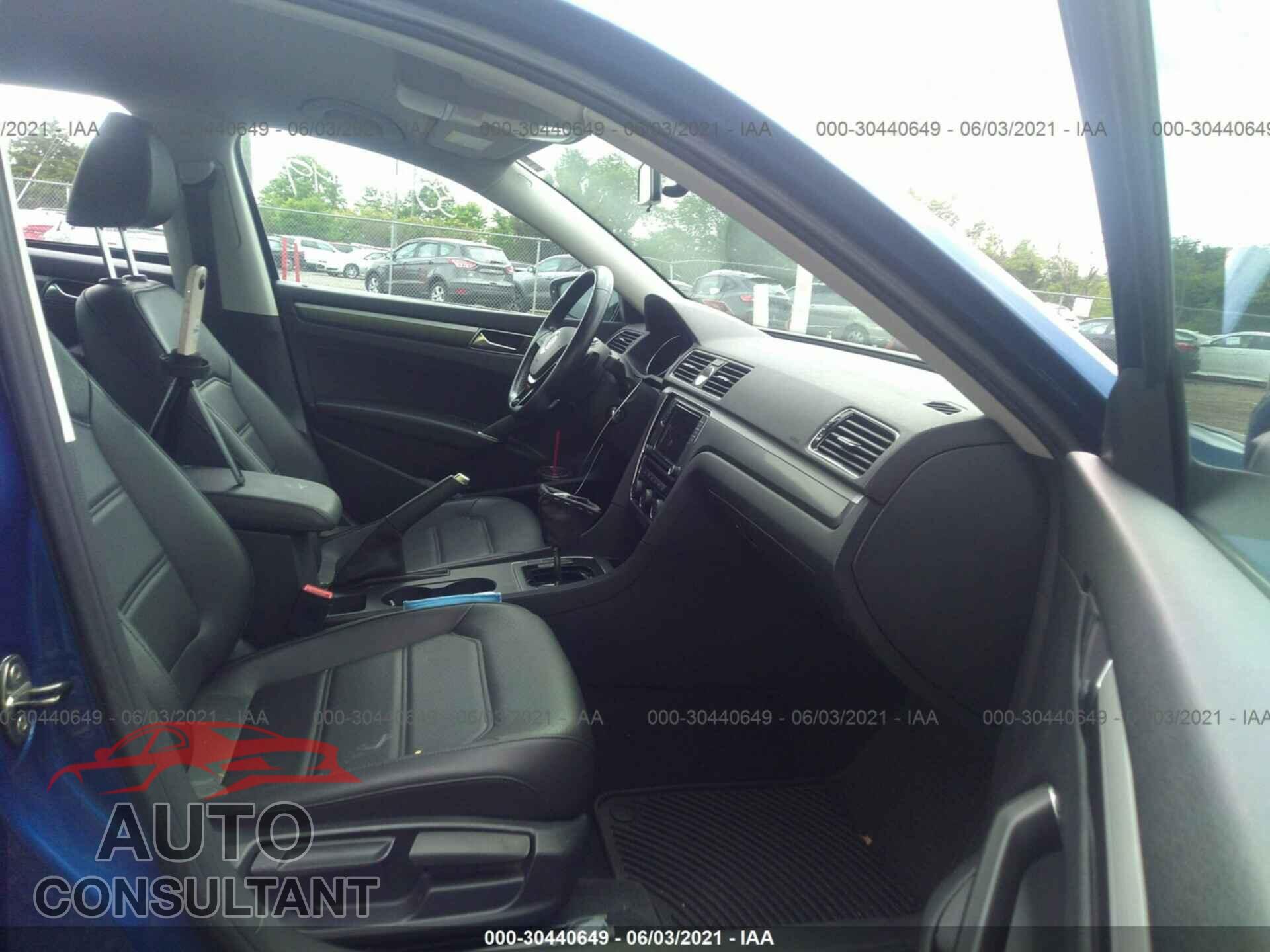 VOLKSWAGEN PASSAT 2017 - 1VWDT7A31HC035549