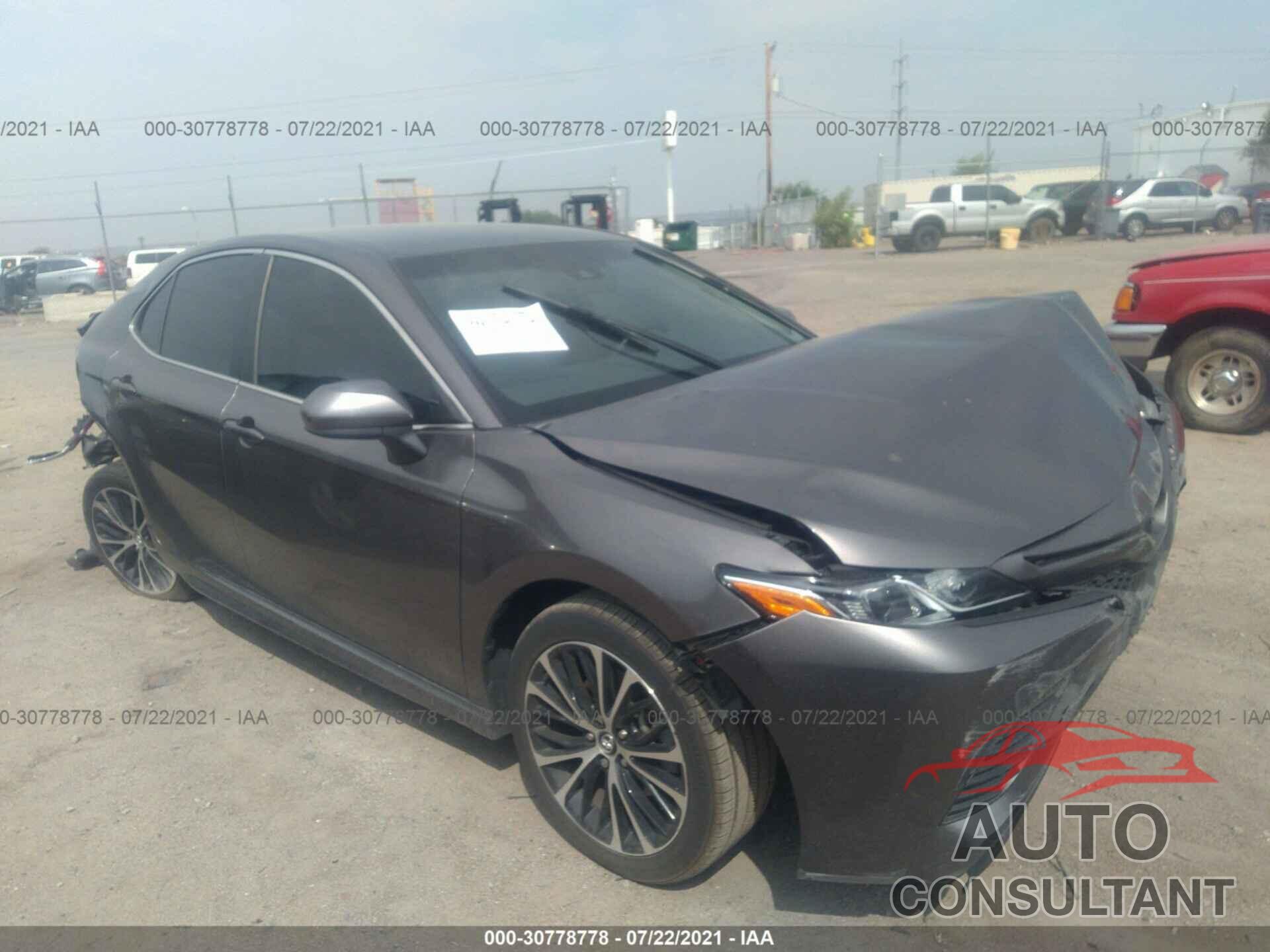 TOYOTA CAMRY 2018 - 4T1B11HK7JU561982