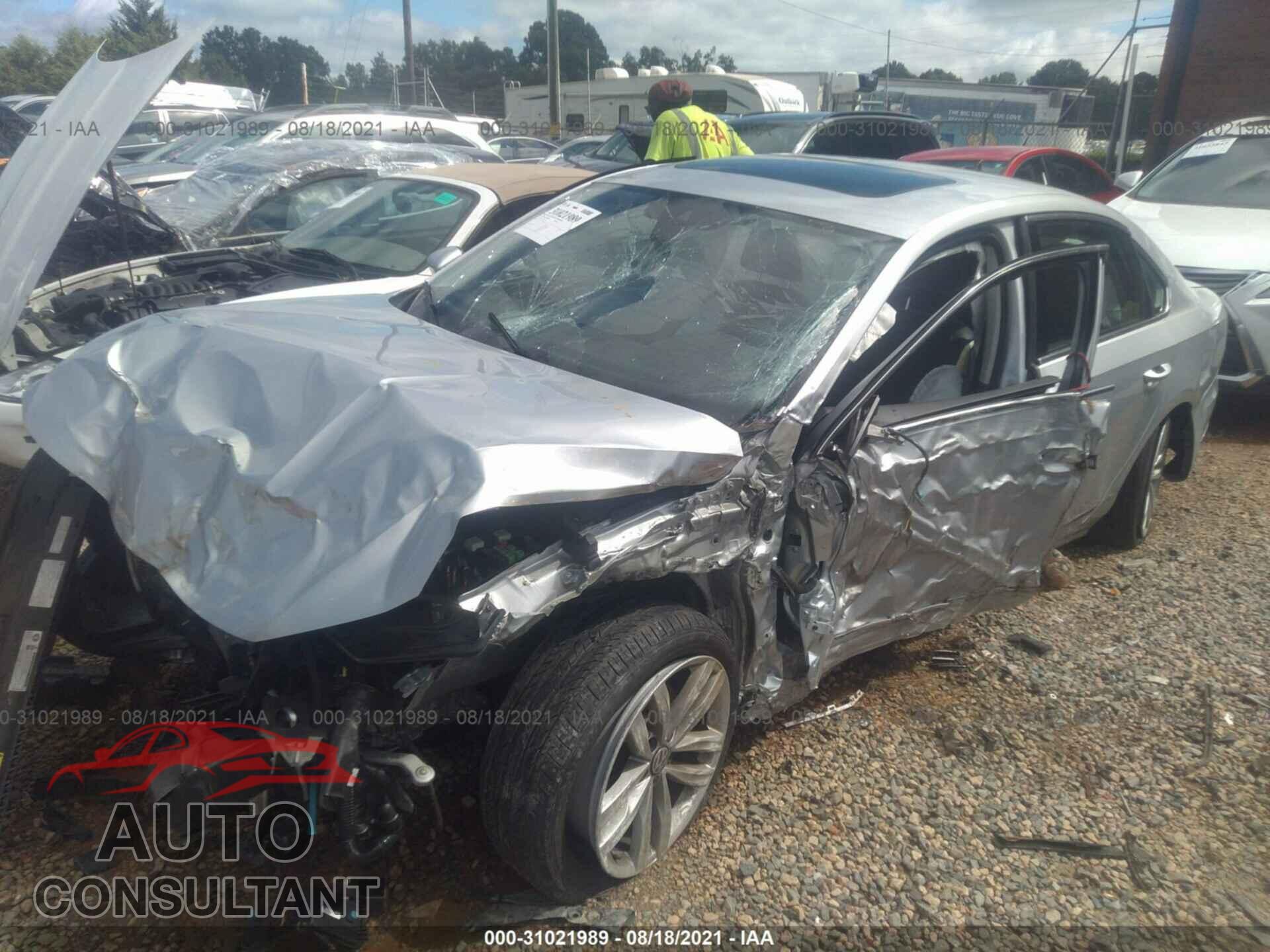 VOLKSWAGEN PASSAT 2018 - 1VWCA7A37JC009657