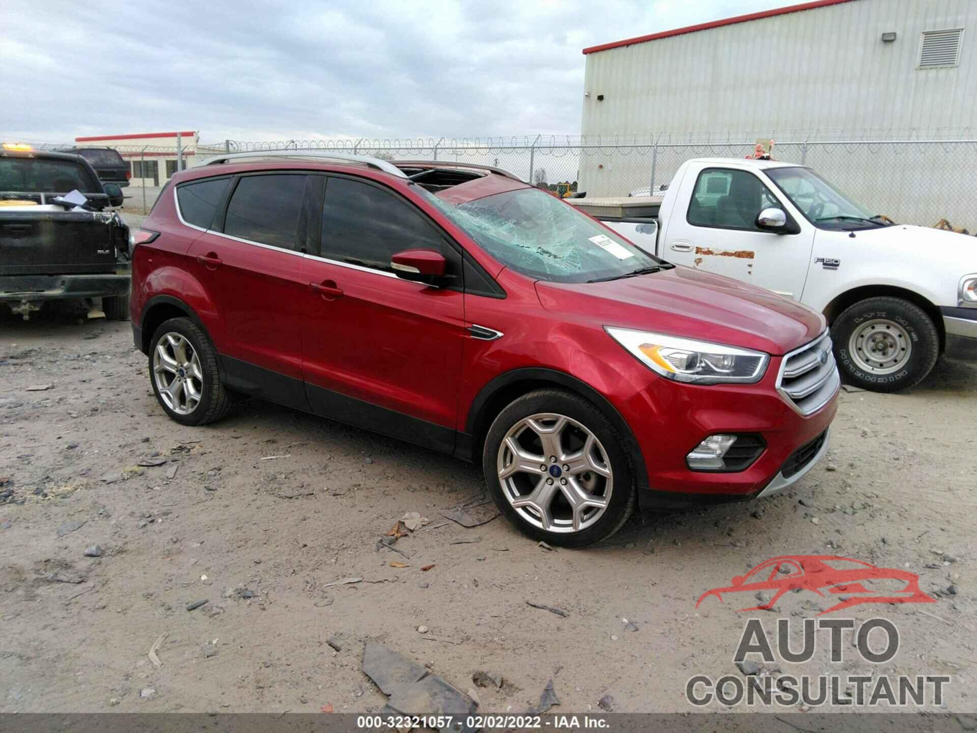 FORD ESCAPE 2017 - 1FMCU0J96HUC18457