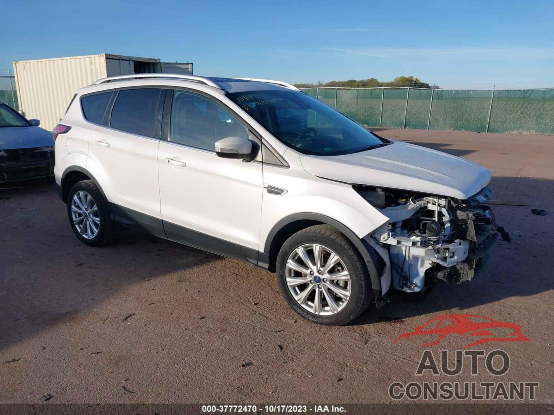 FORD ESCAPE 2017 - 1FMCU9J95HUD90161