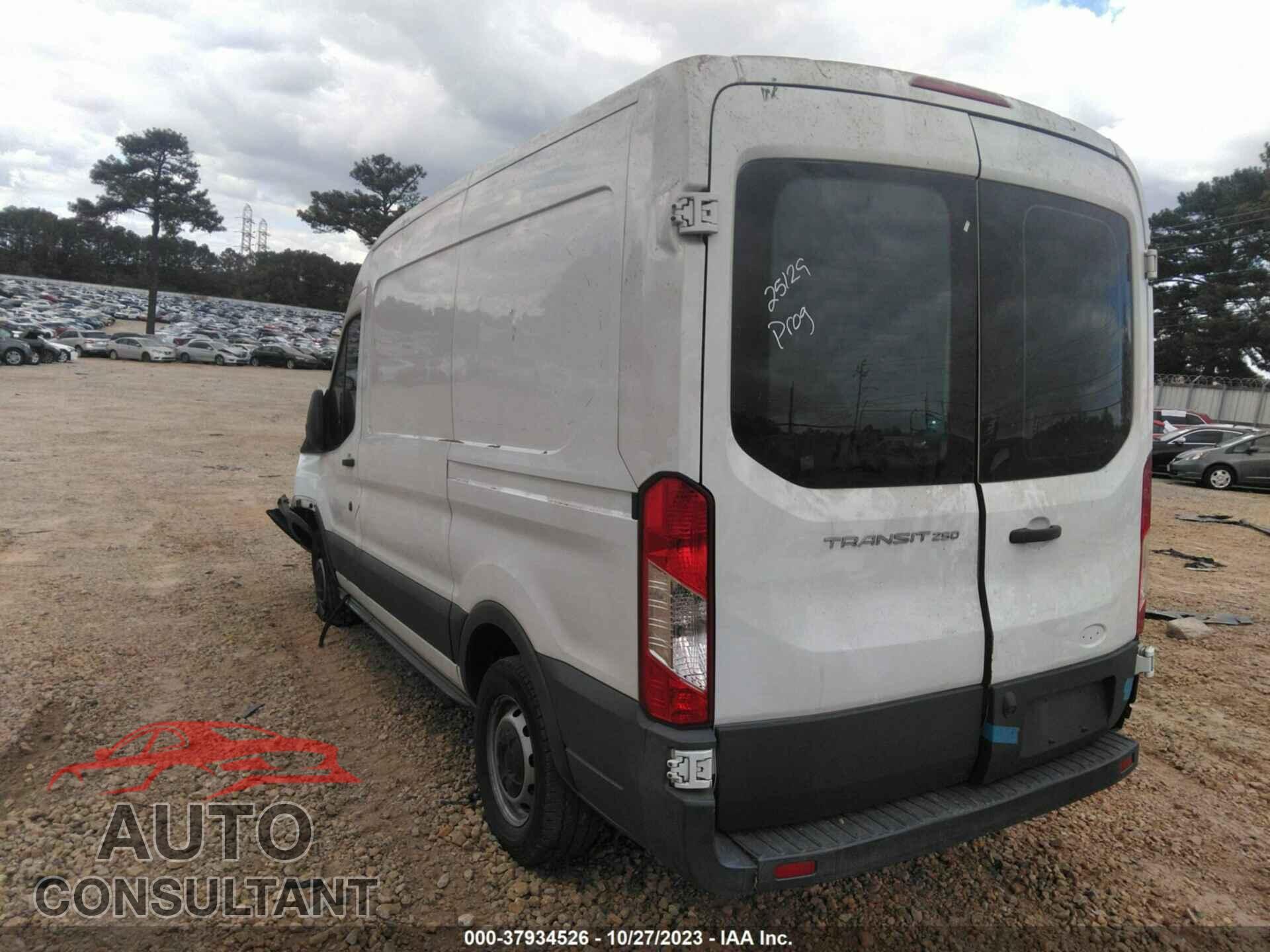 FORD TRANSIT 2017 - 1FTYR1CM9HKB14494