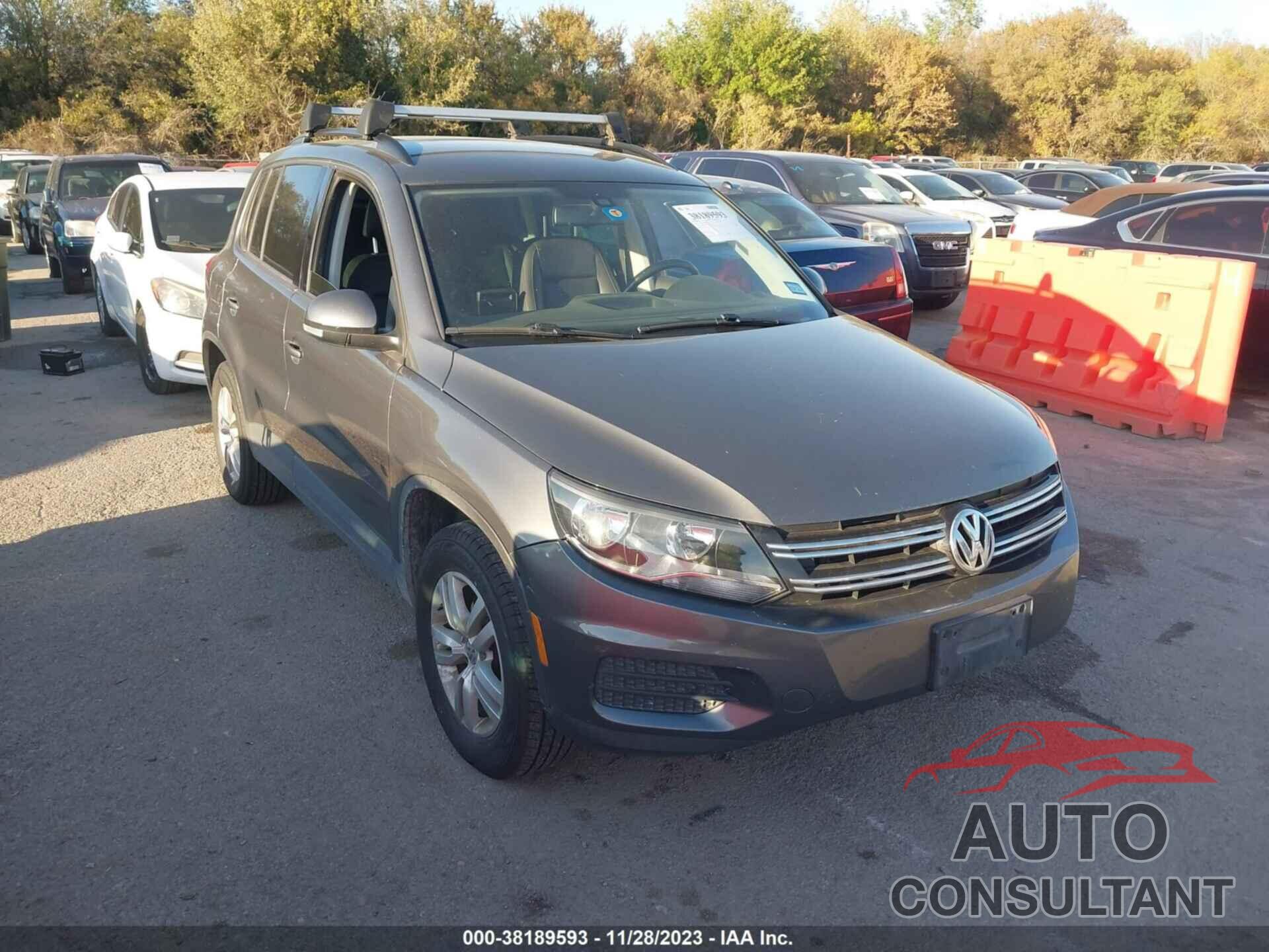 VOLKSWAGEN TIGUAN 2016 - WVGBV7AX0GW561641